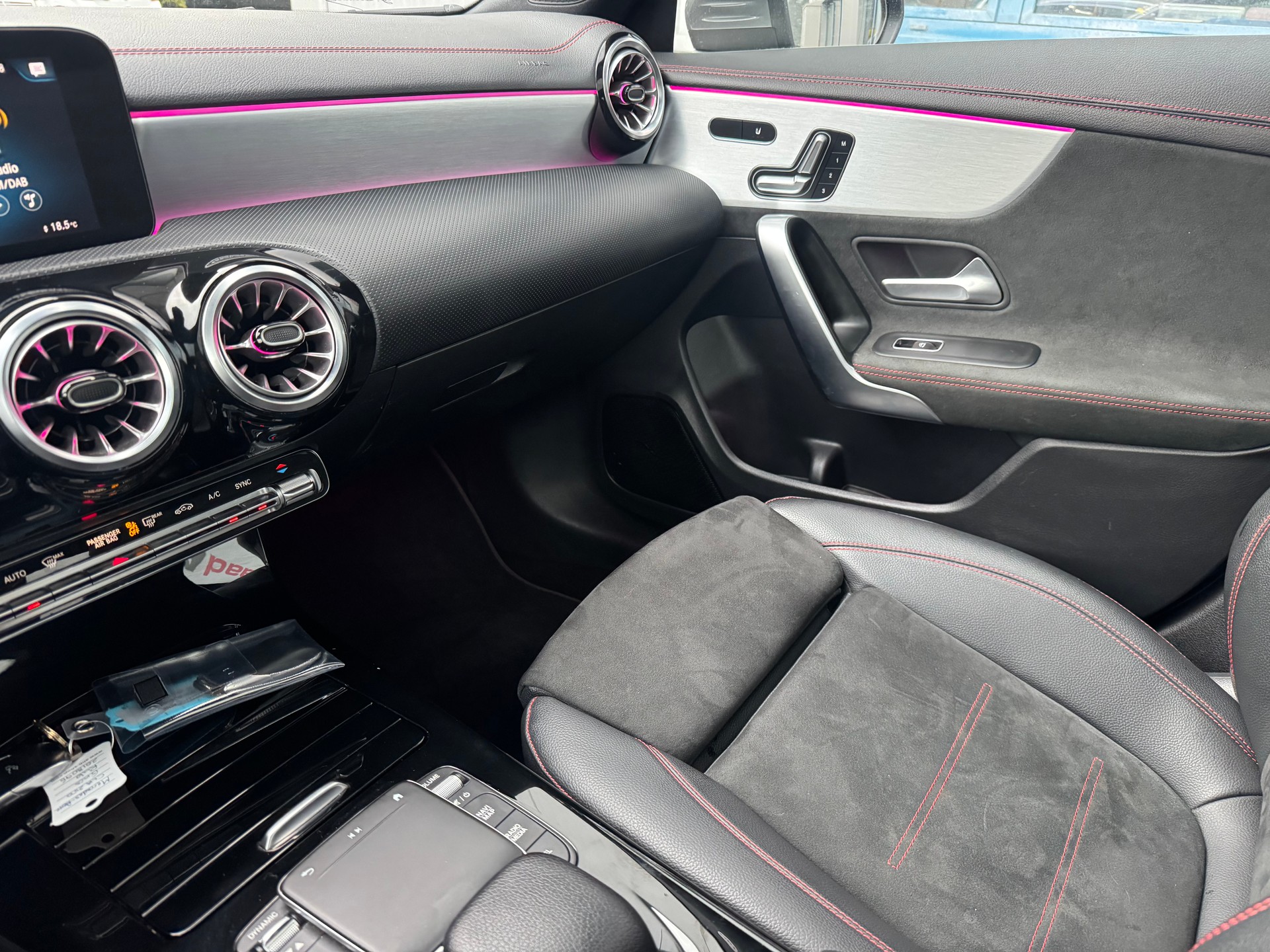 MERCEDES-BENZ CLA 250 4Matic AMG Line 7G-DCT-image-23