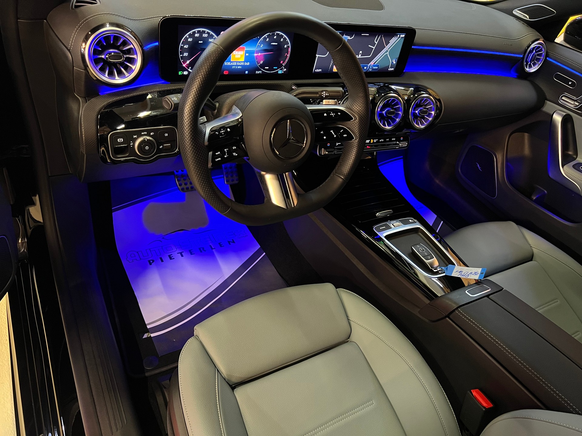 MERCEDES-BENZ "AMG" CLA SHOOTING BRAKE 250 4-MATIC MIT AHK !! "SPORTSTOURER" VOLL OPTIONEN !! NUR 4`900 KM !! CH WAGEN !!8G-DCT-image-12