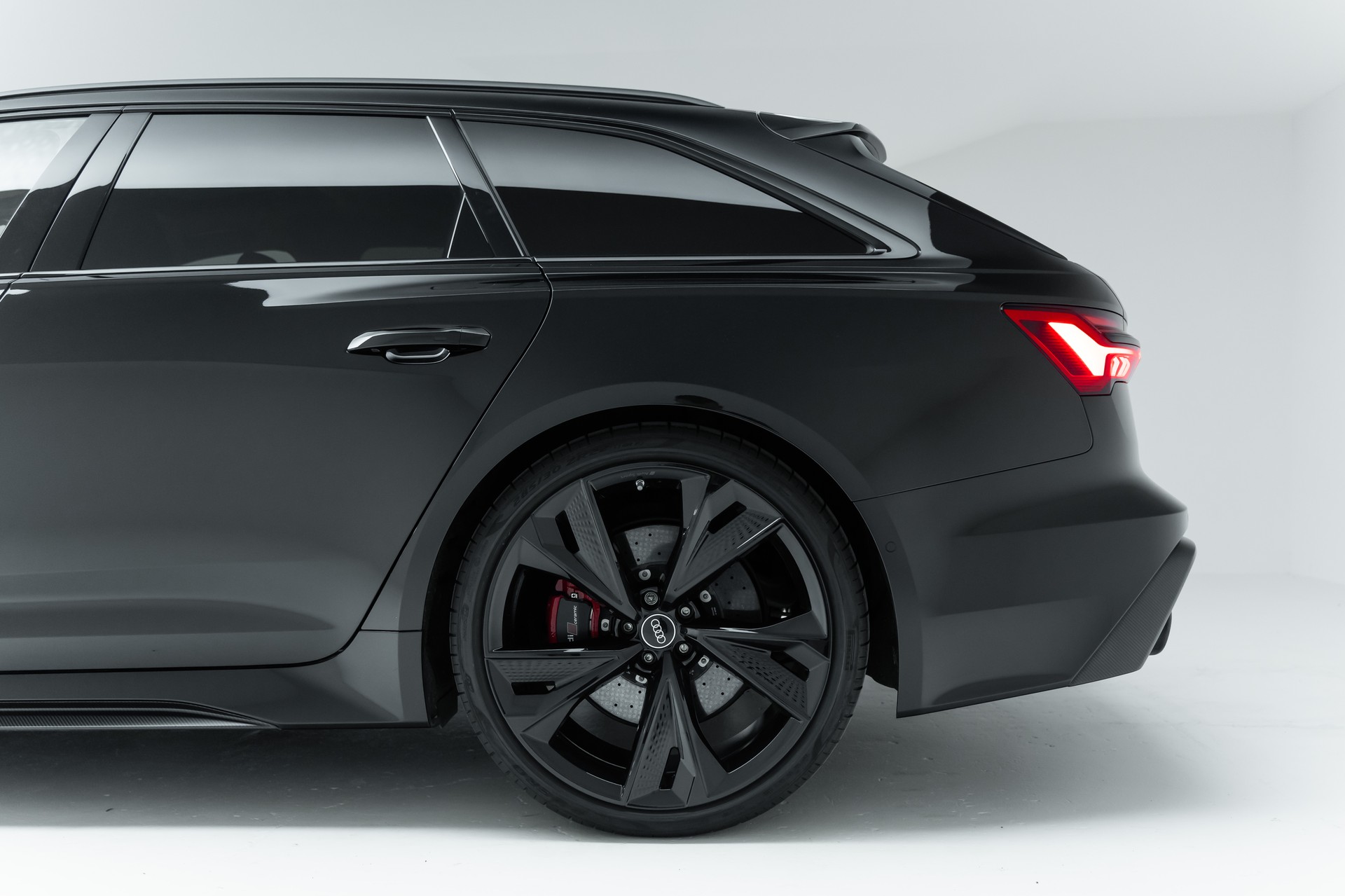 AUDI RS6 Avant 4.0 TFSI V8 Performance quattro-image-8
