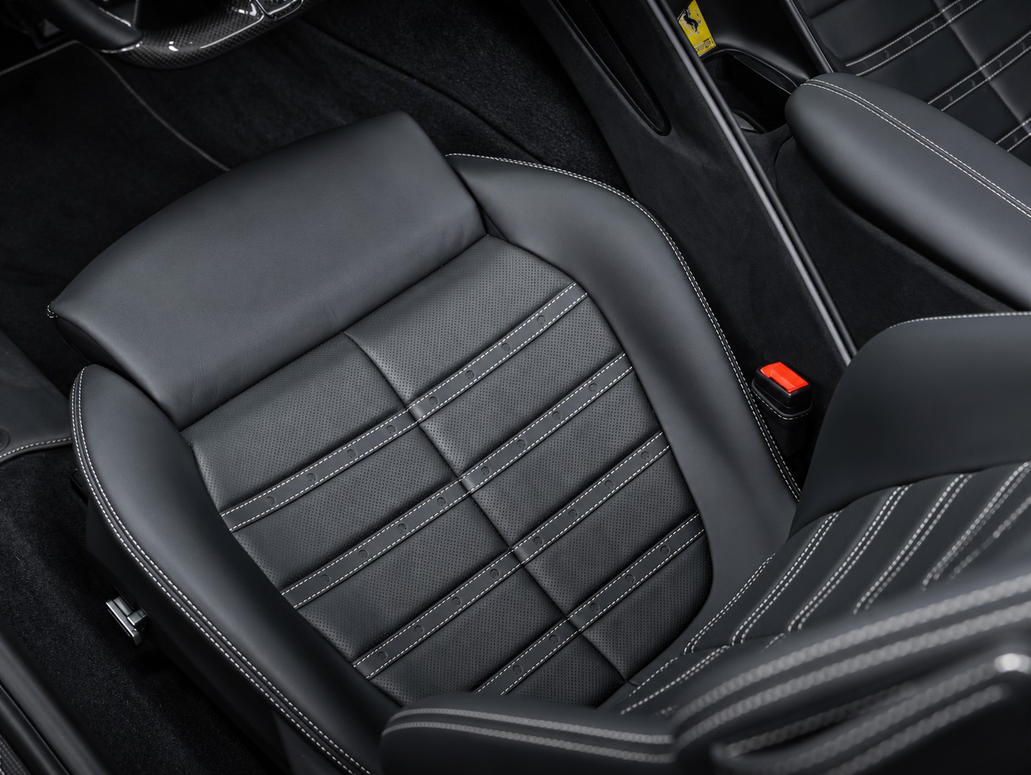 FERRARI Roma 3.9 V8 Spider-image-12