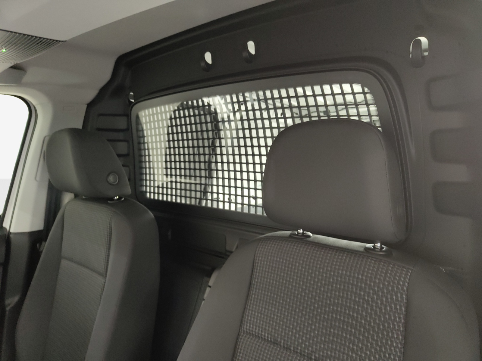VW Caddy Cargo 2.0TDI-image-11