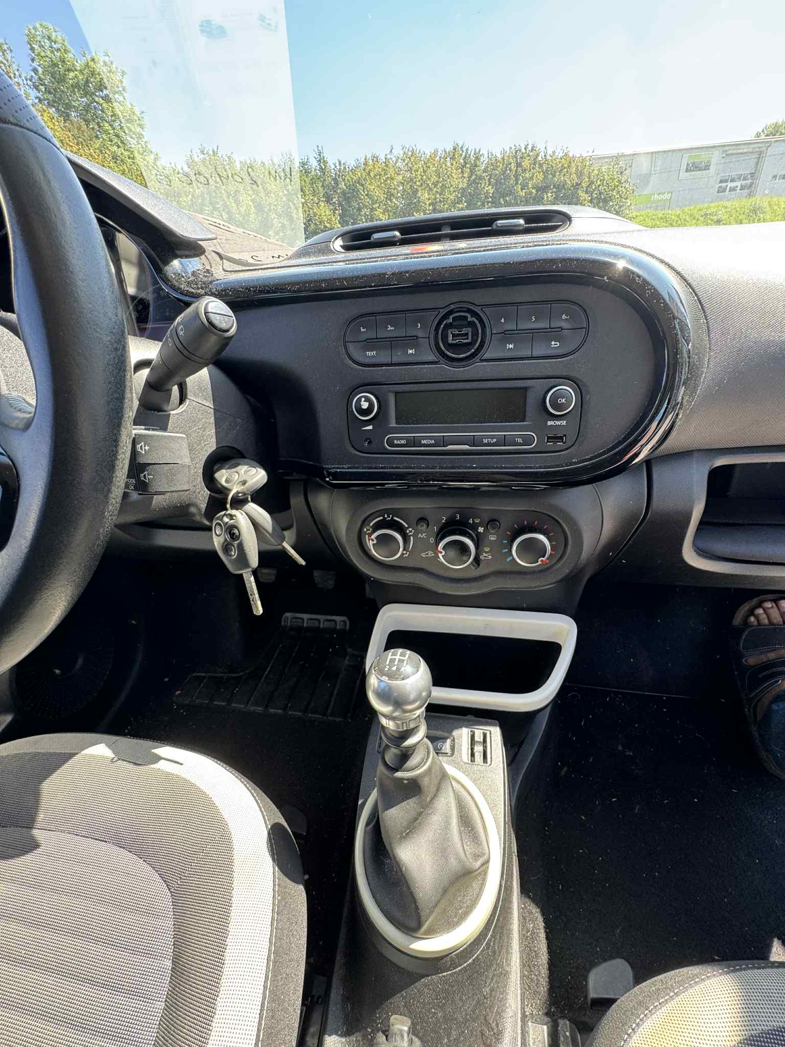 RENAULT Twingo 1.0 Zen-image-2