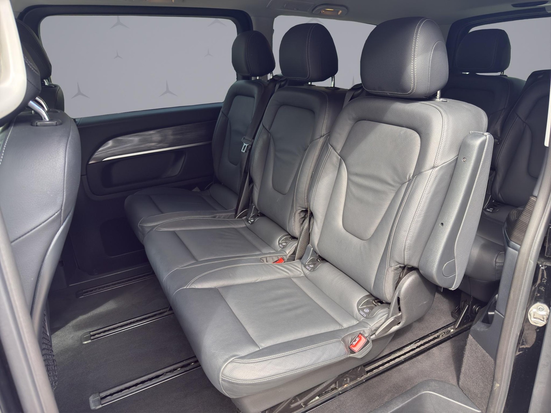 MERCEDES-BENZ V 250 d Avantgarde lang 4matic Van / 8-Plätzer-image-9