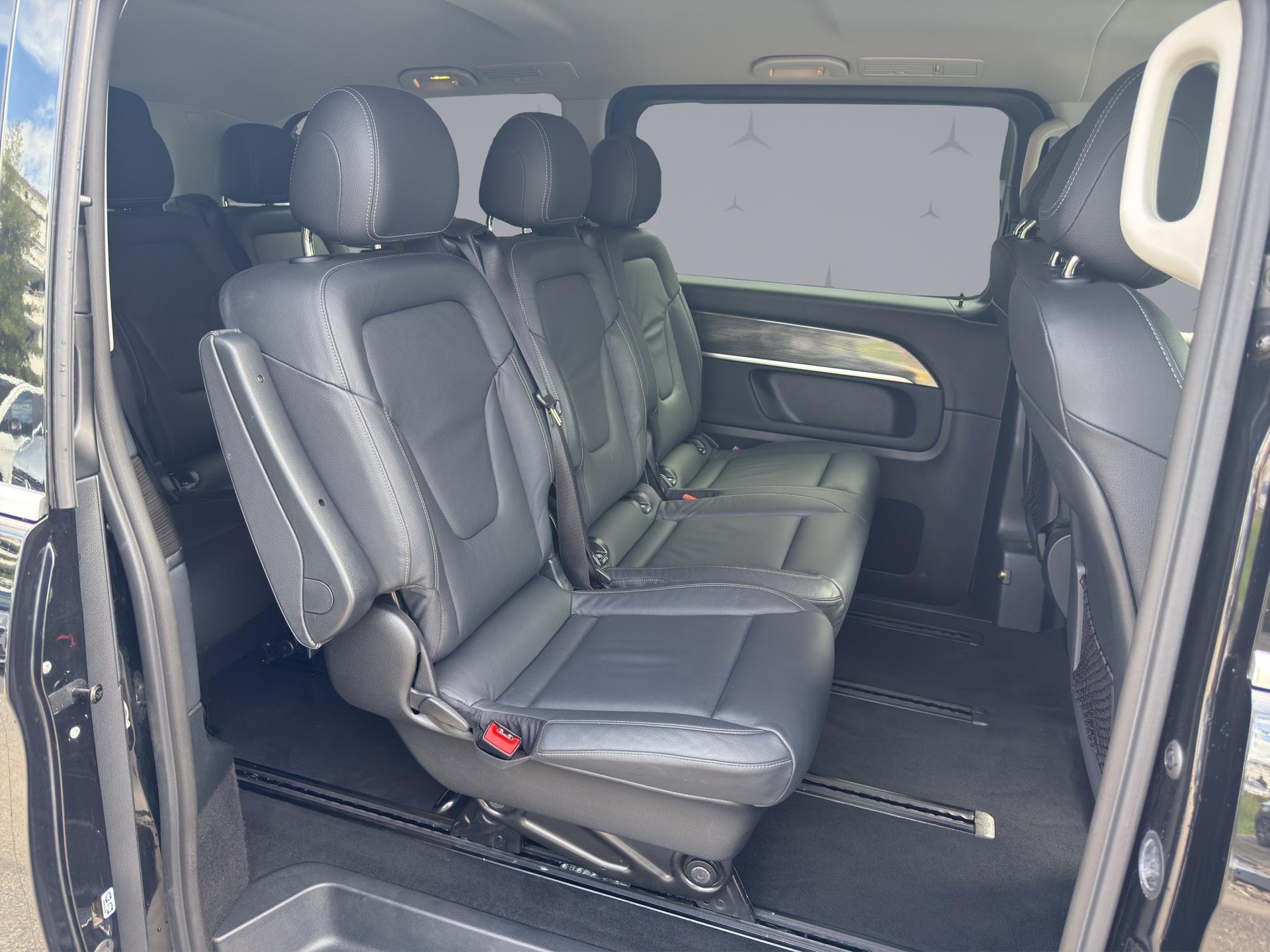 MERCEDES-BENZ V 250 d Avantgarde lang 4matic Van / 8-Plätzer-image-13