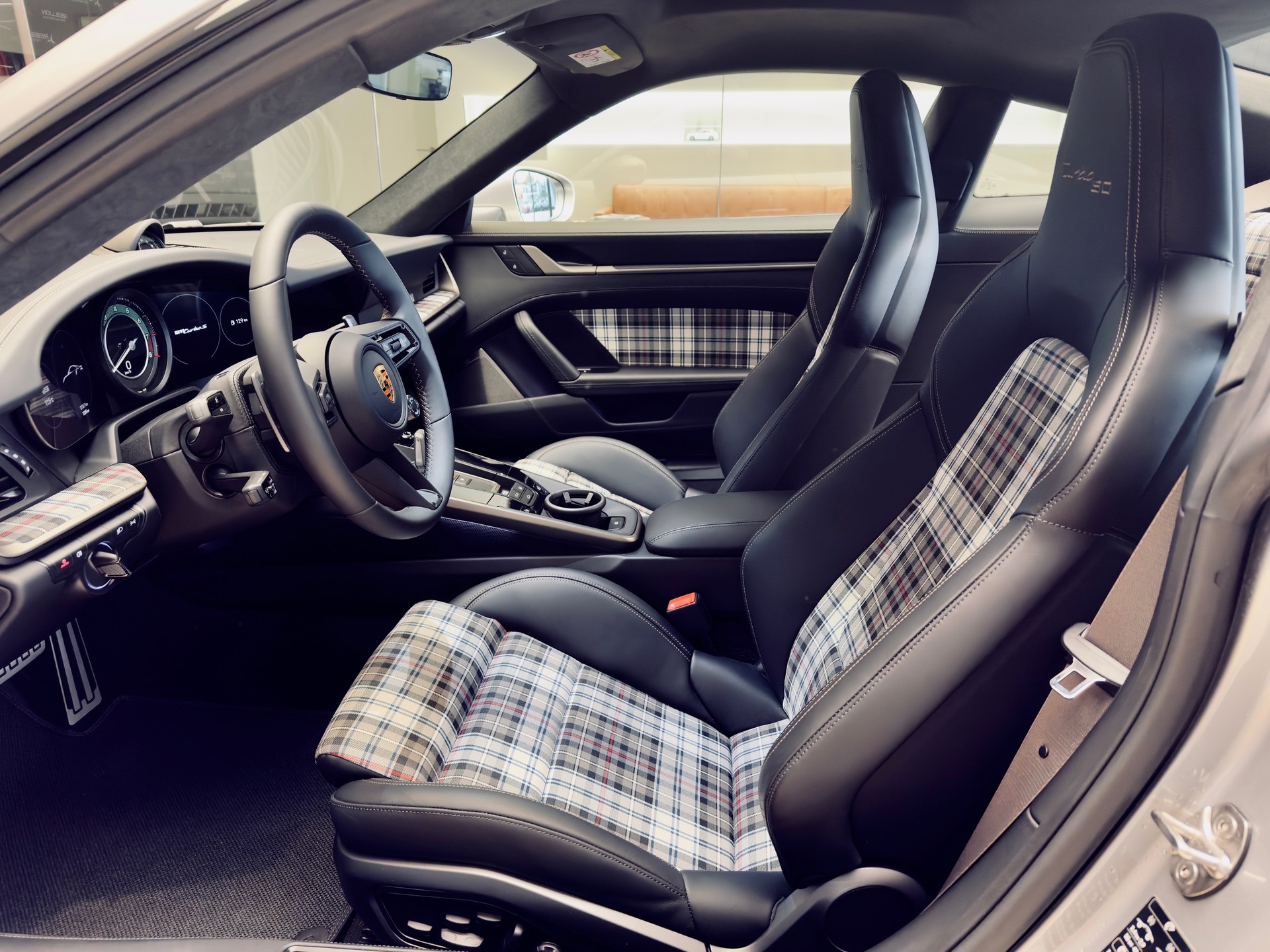 PORSCHE 911 Turbo 50 Jahre-image-15