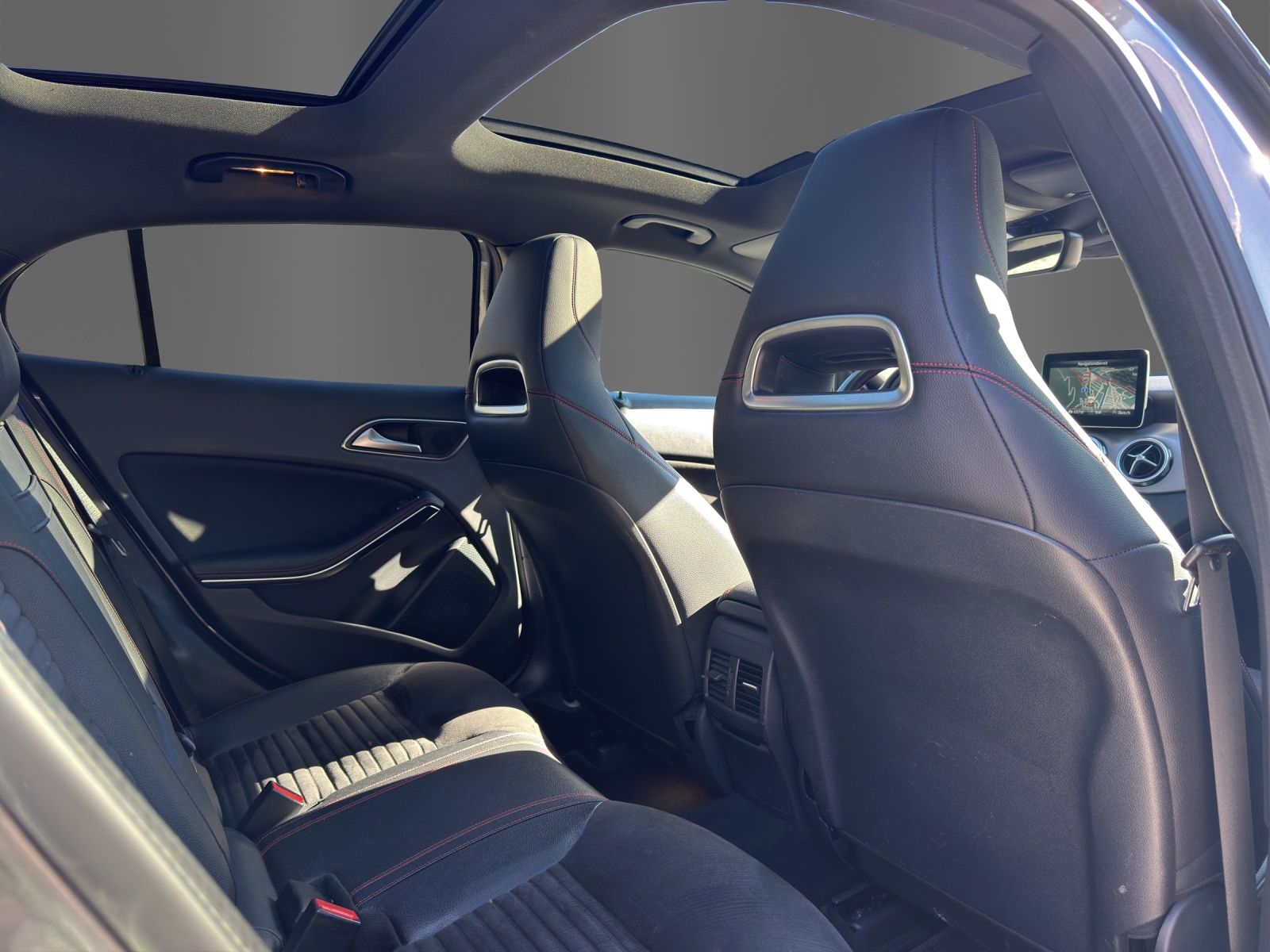 MERCEDES-BENZ GLA 250 AMG Line Sw.St.4M-image-18