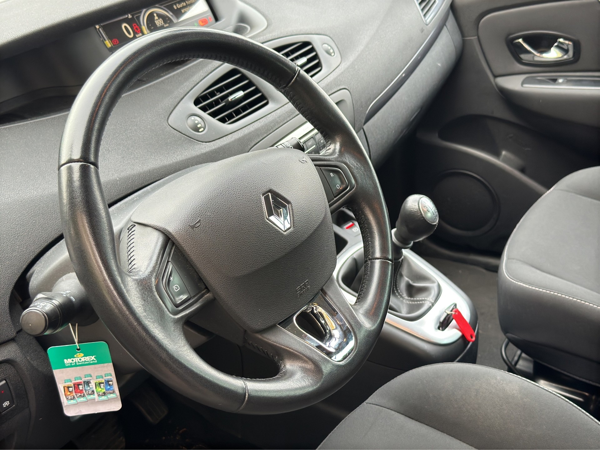 RENAULT Scénic 1.2 16V Turbo Limited-image-9