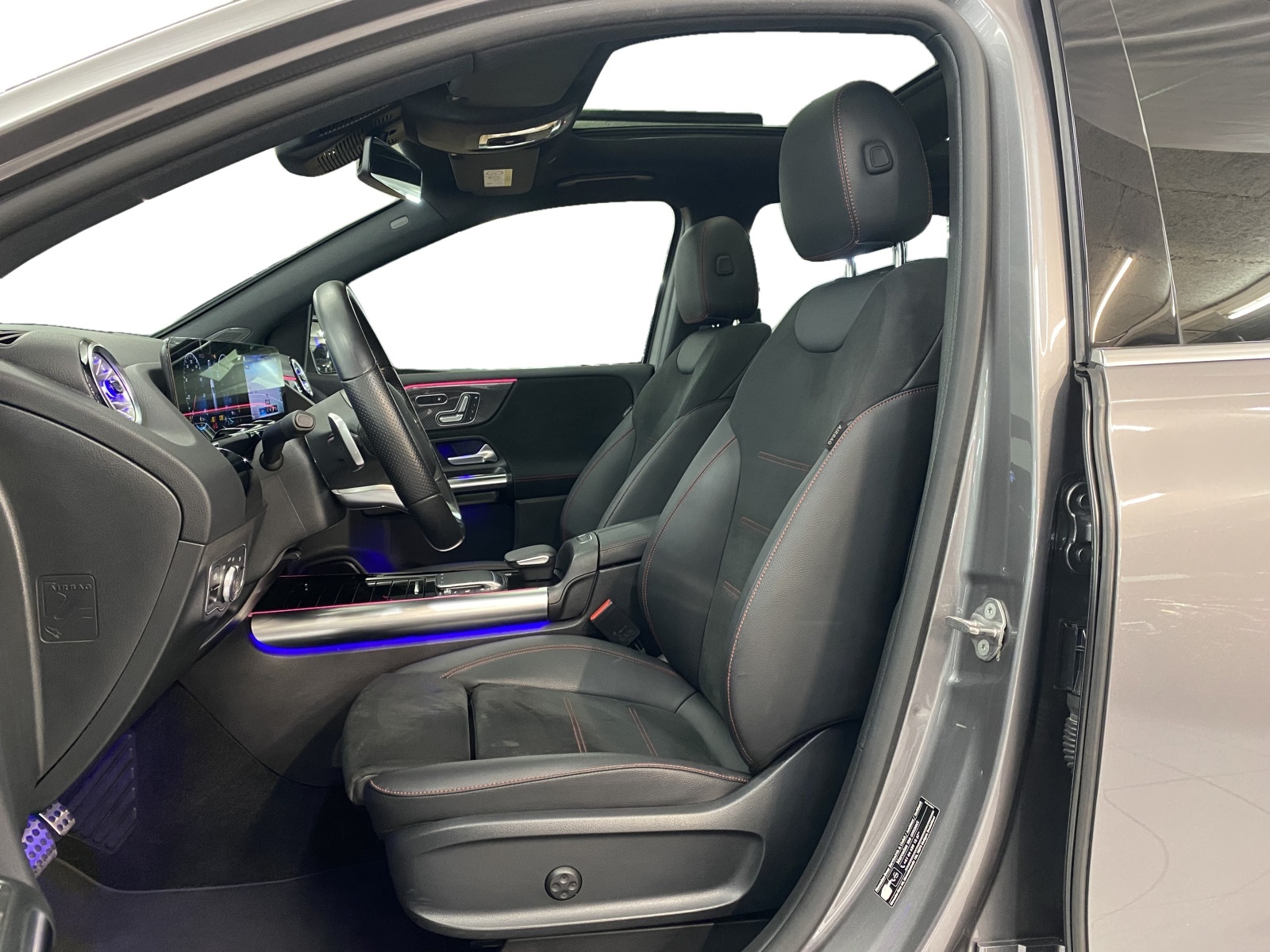 MERCEDES-BENZ B 250 e AMG Line-image-6