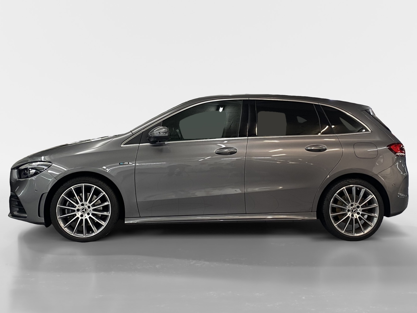 MERCEDES-BENZ B 250 e AMG Line-image-3