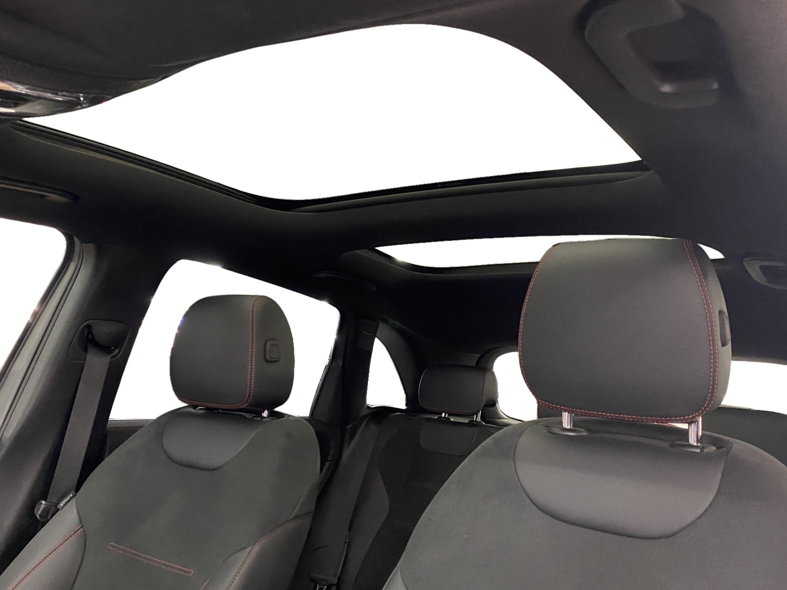 MERCEDES-BENZ B 250 e AMG Line-image-11