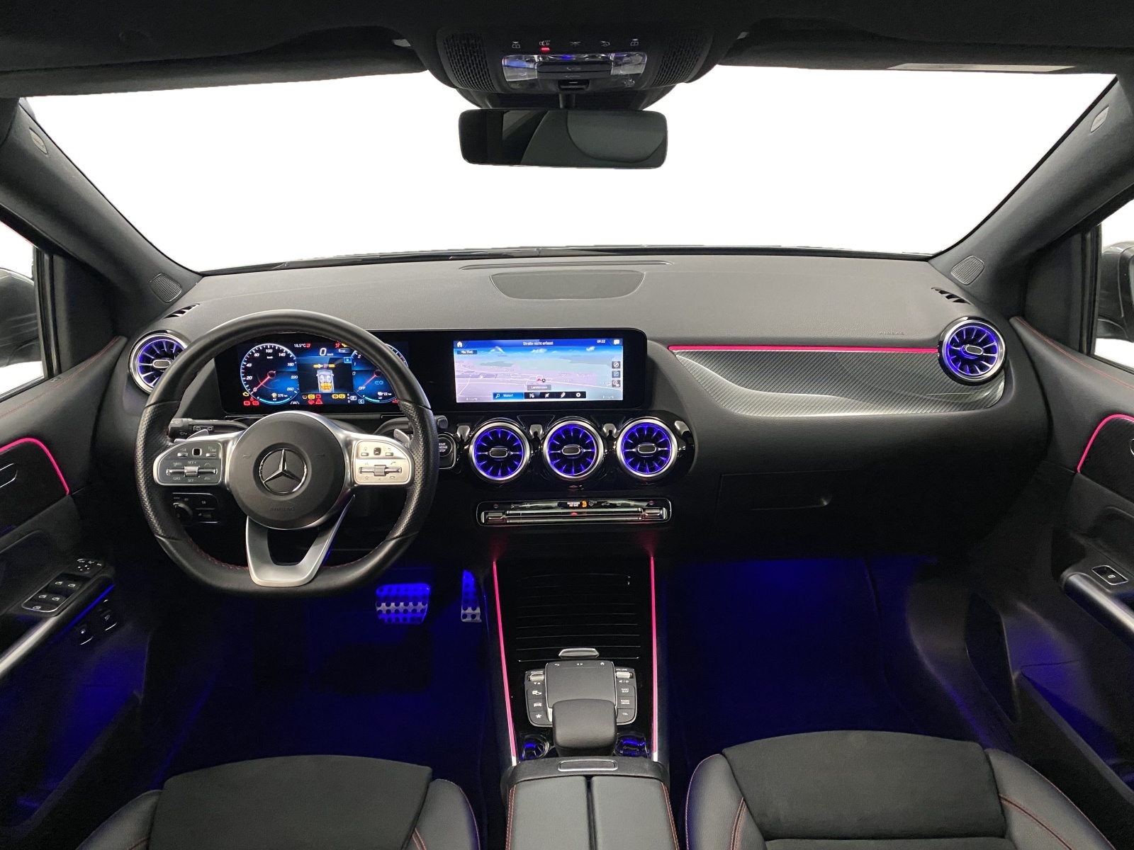 MERCEDES-BENZ B 250 e AMG Line-image-8