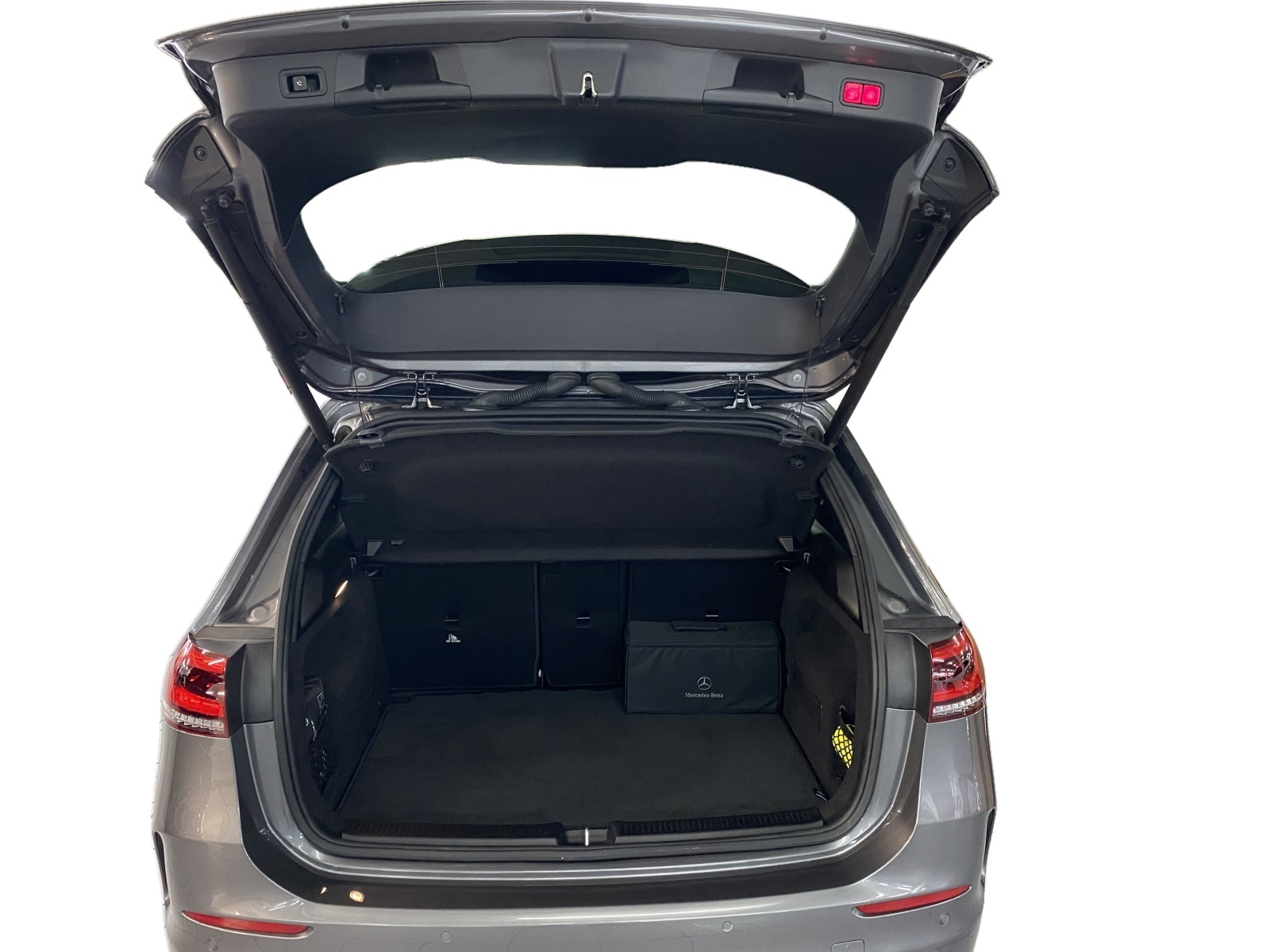MERCEDES-BENZ B 250 e AMG Line-image-5