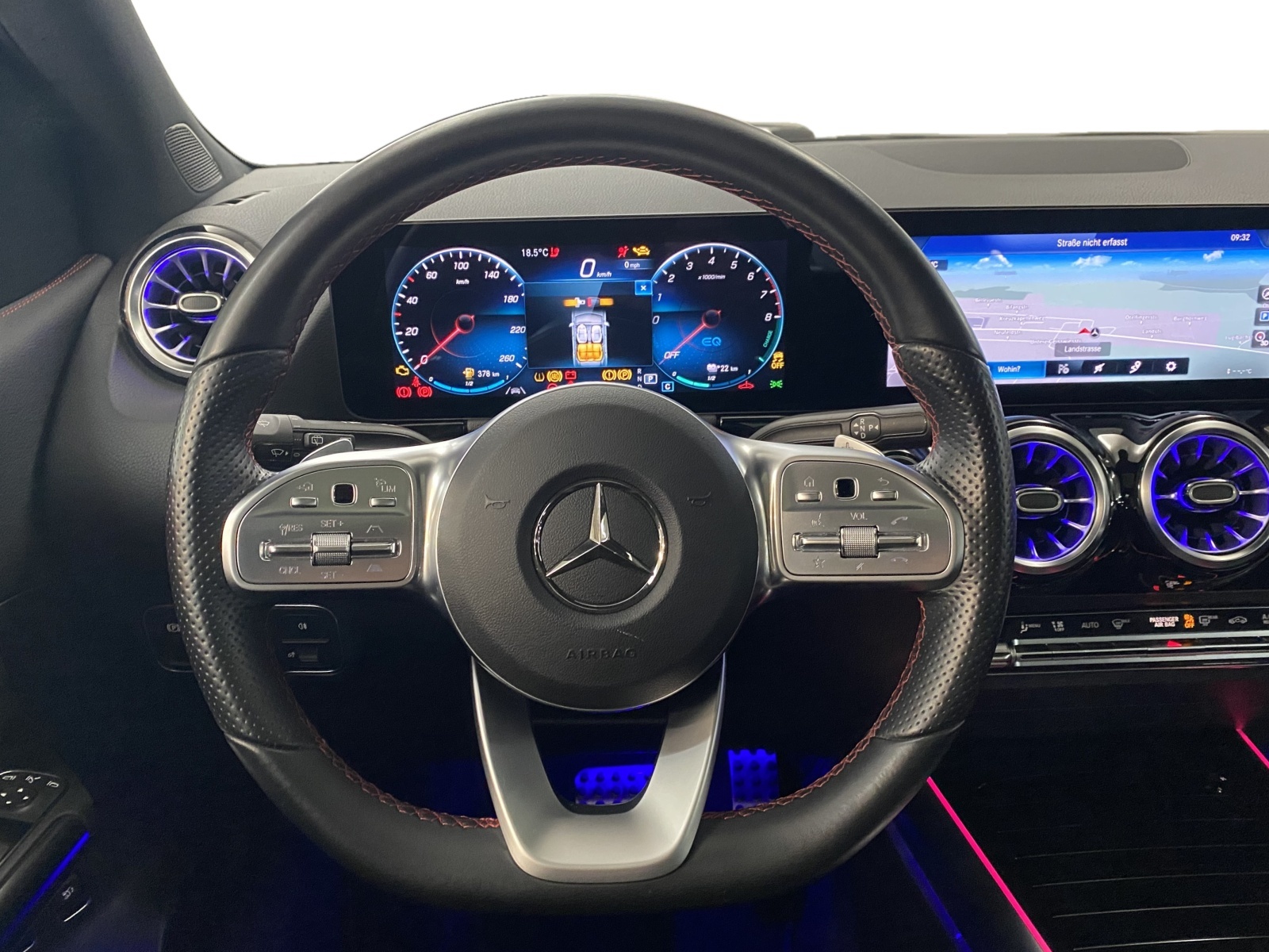 MERCEDES-BENZ B 250 e AMG Line-image-12