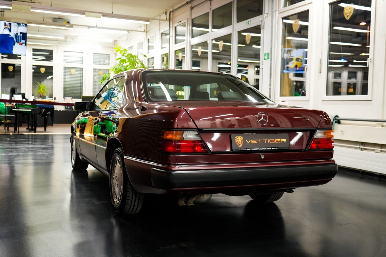 MERCEDES-BENZ 300 CE-showroom-element-3