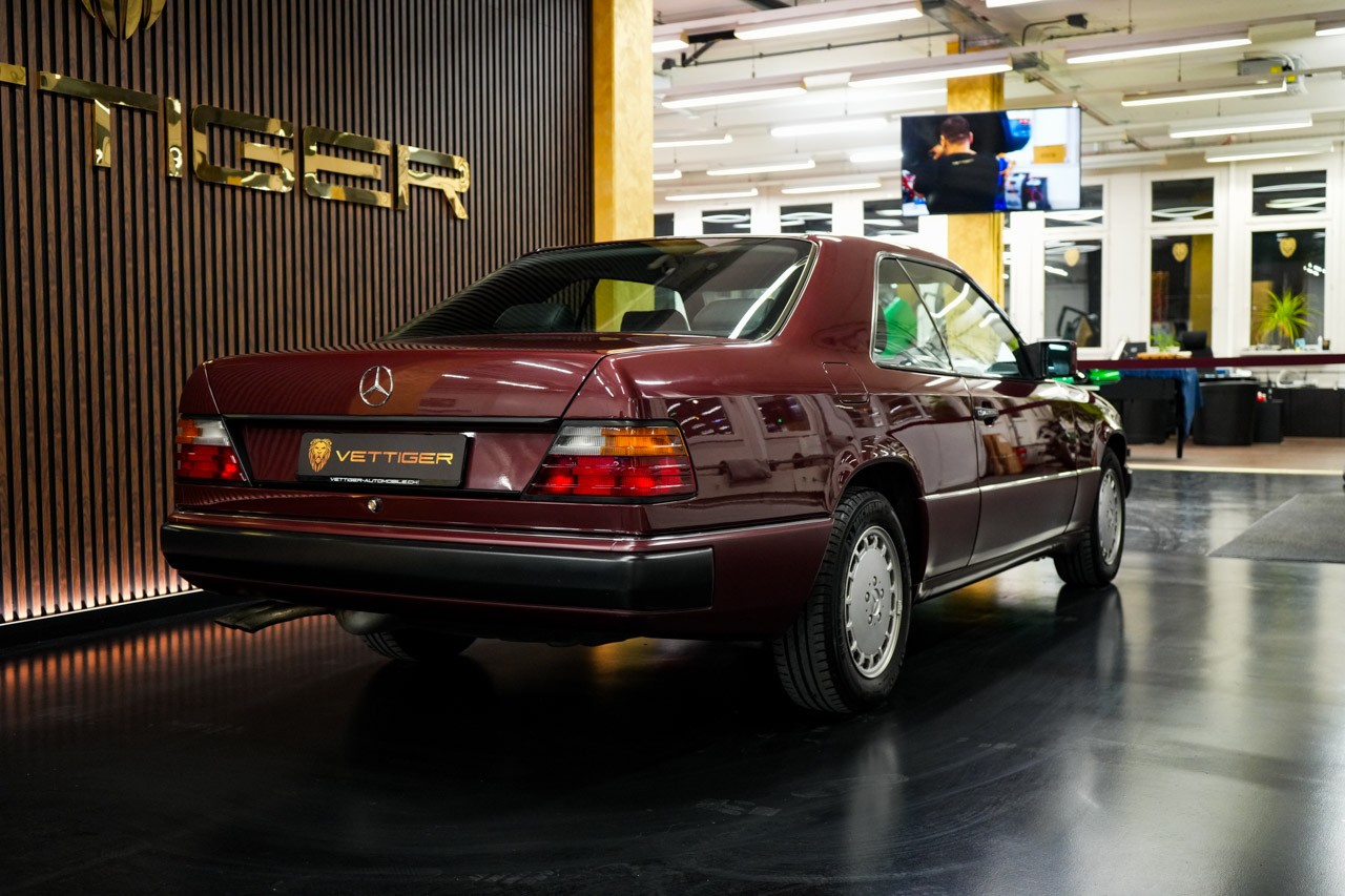 MERCEDES-BENZ 300 CE-image-5