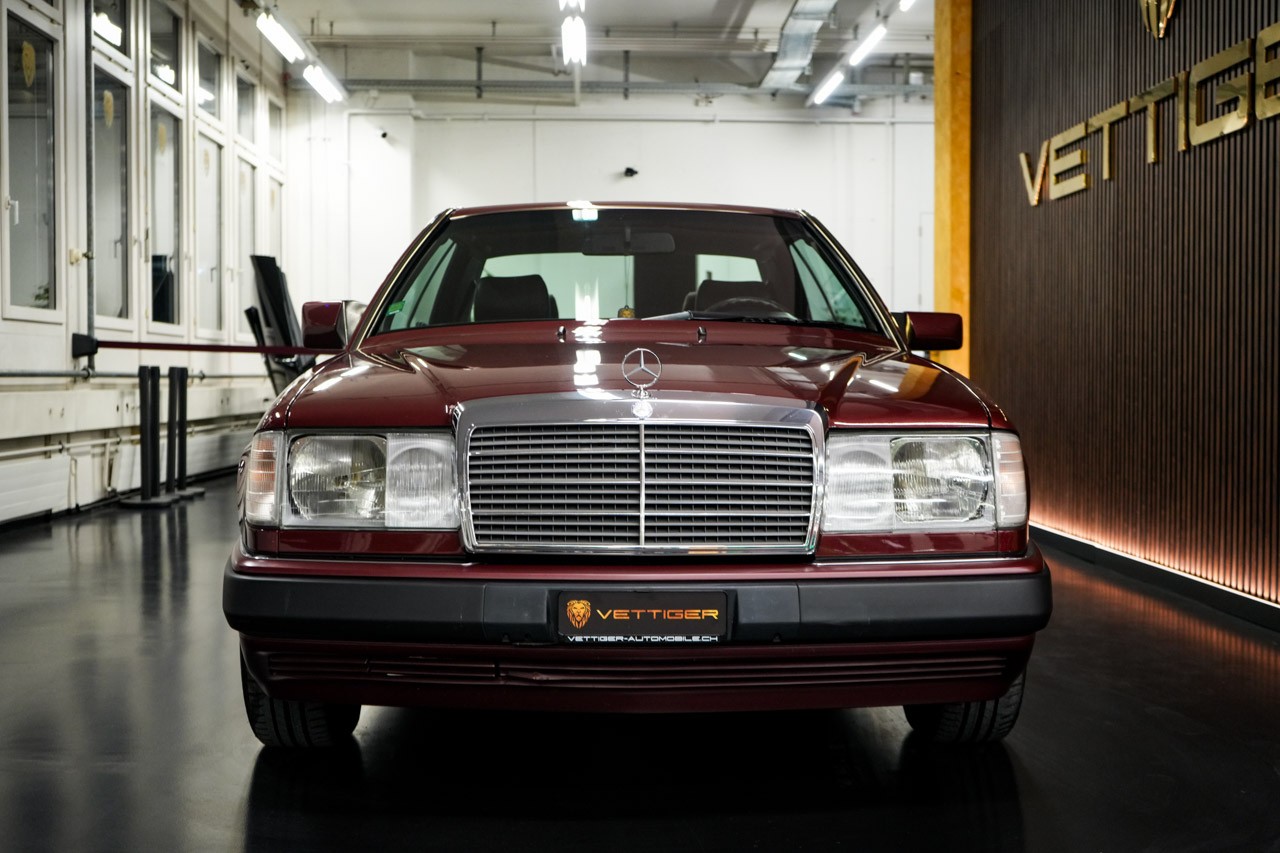 MERCEDES-BENZ 300 CE-showroom-element-1