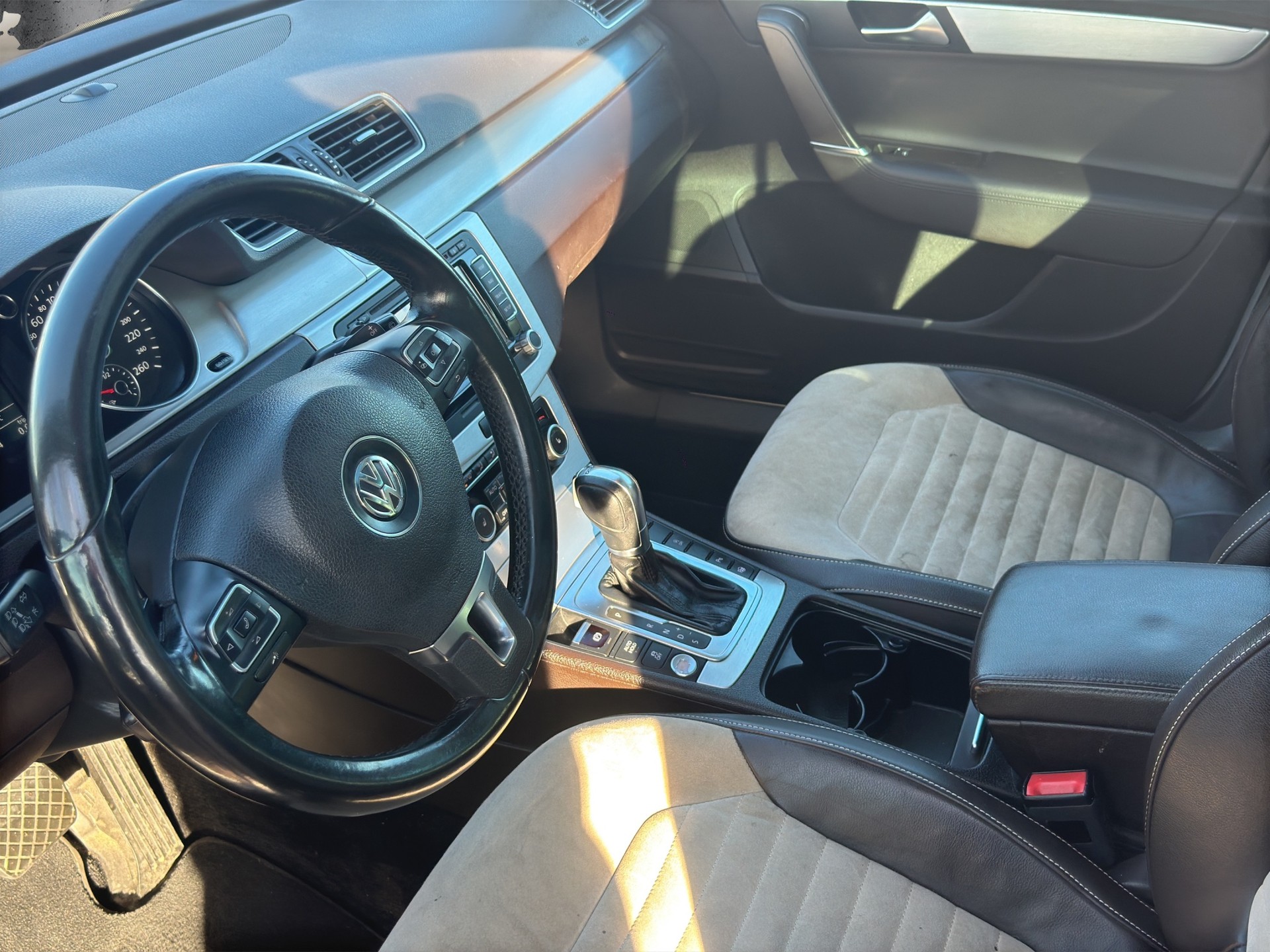 VW Passat Variant 2.0 TDI BMT Highline DSG-image-10