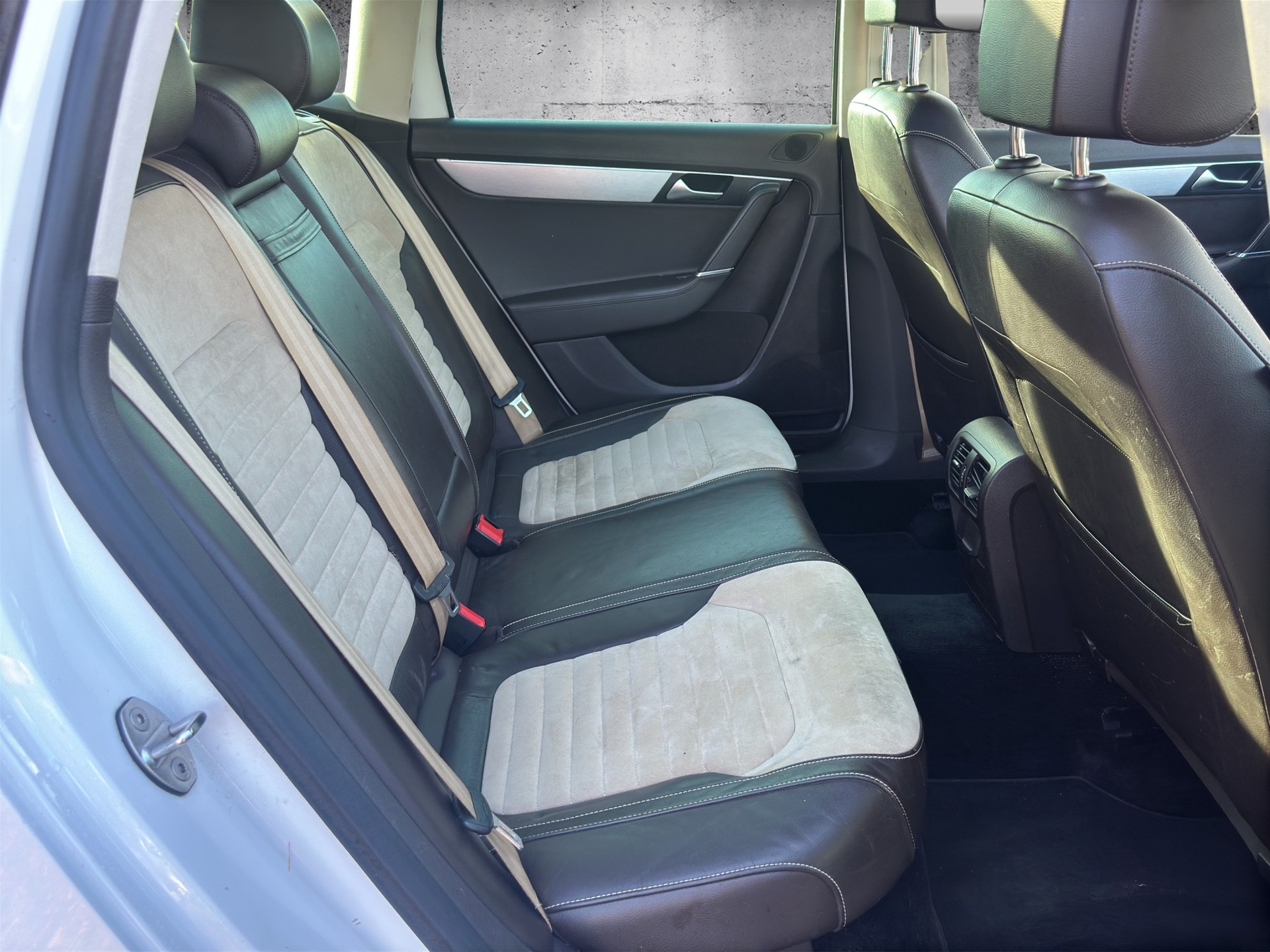 VW Passat Variant 2.0 TDI BMT Highline DSG-image-13