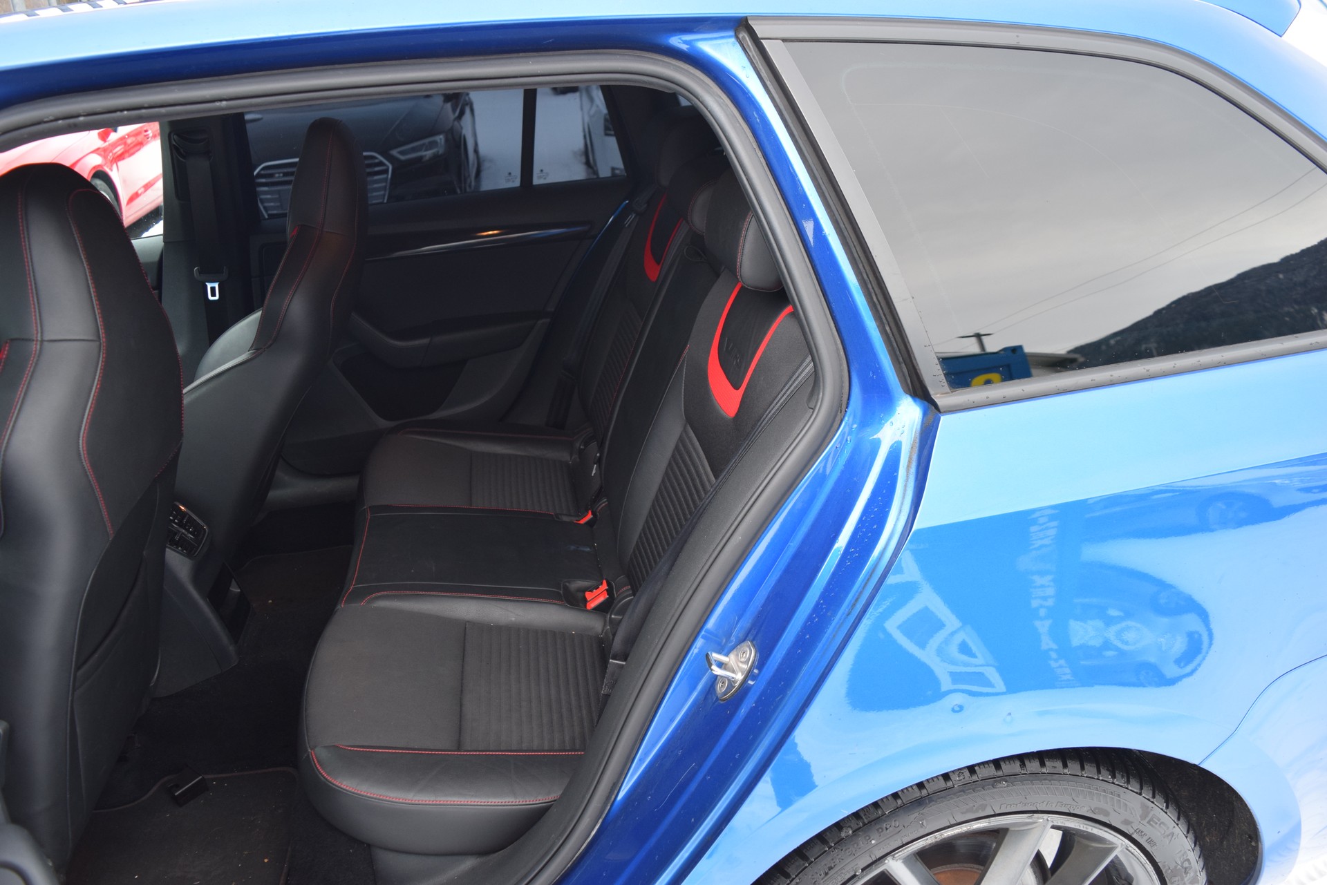 SKODA Octavia Combi 2.0 TSI RS DSG-image-15