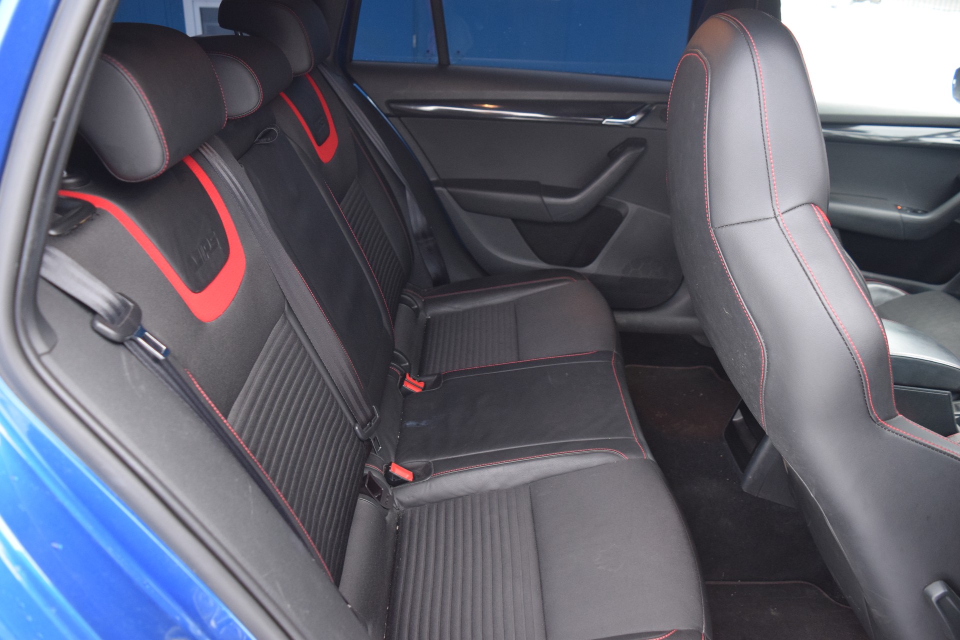 SKODA Octavia Combi 2.0 TSI RS DSG-image-14