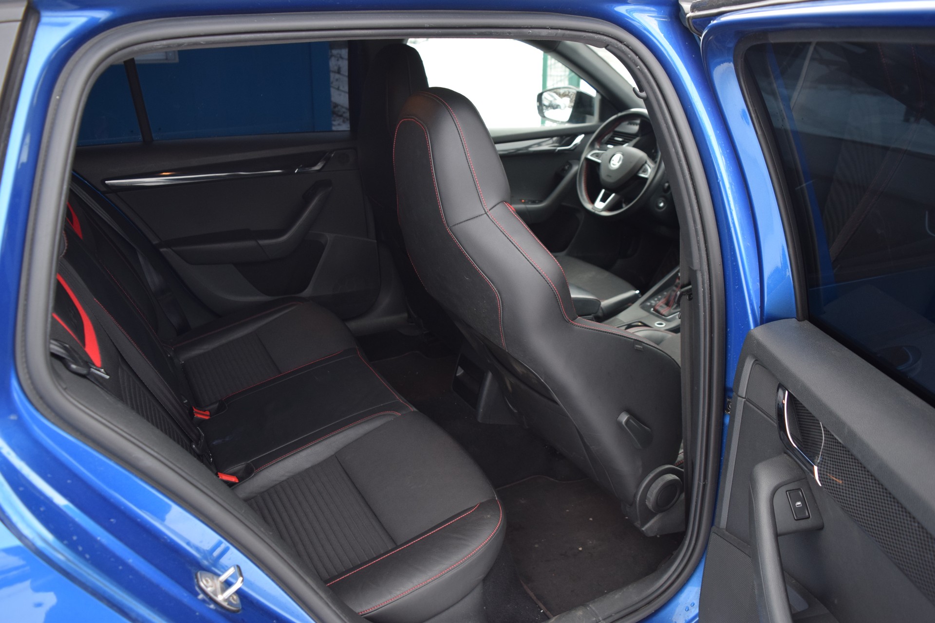 SKODA Octavia Combi 2.0 TSI RS DSG-image-10
