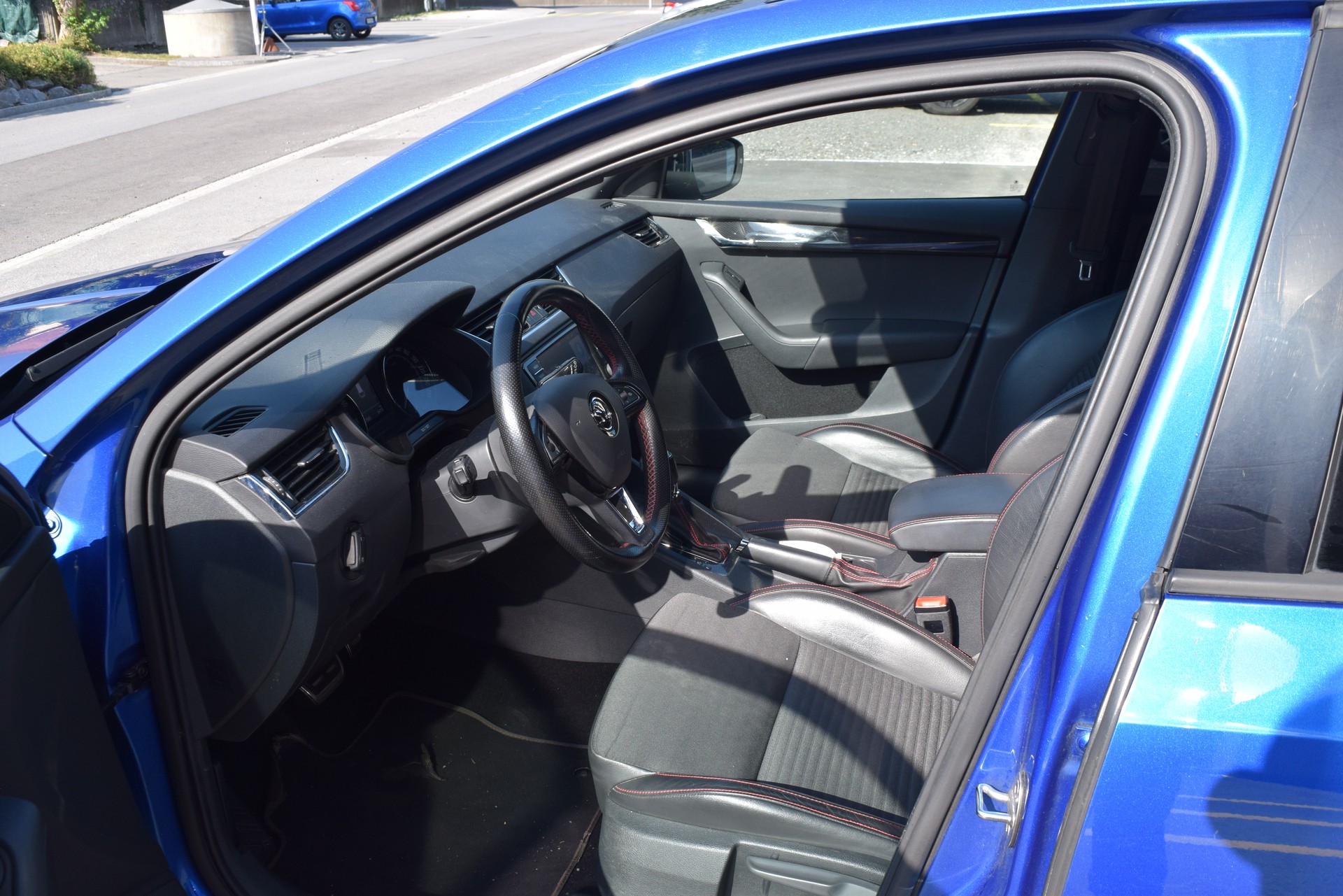 SKODA Octavia Combi 2.0 TSI RS DSG-image-15