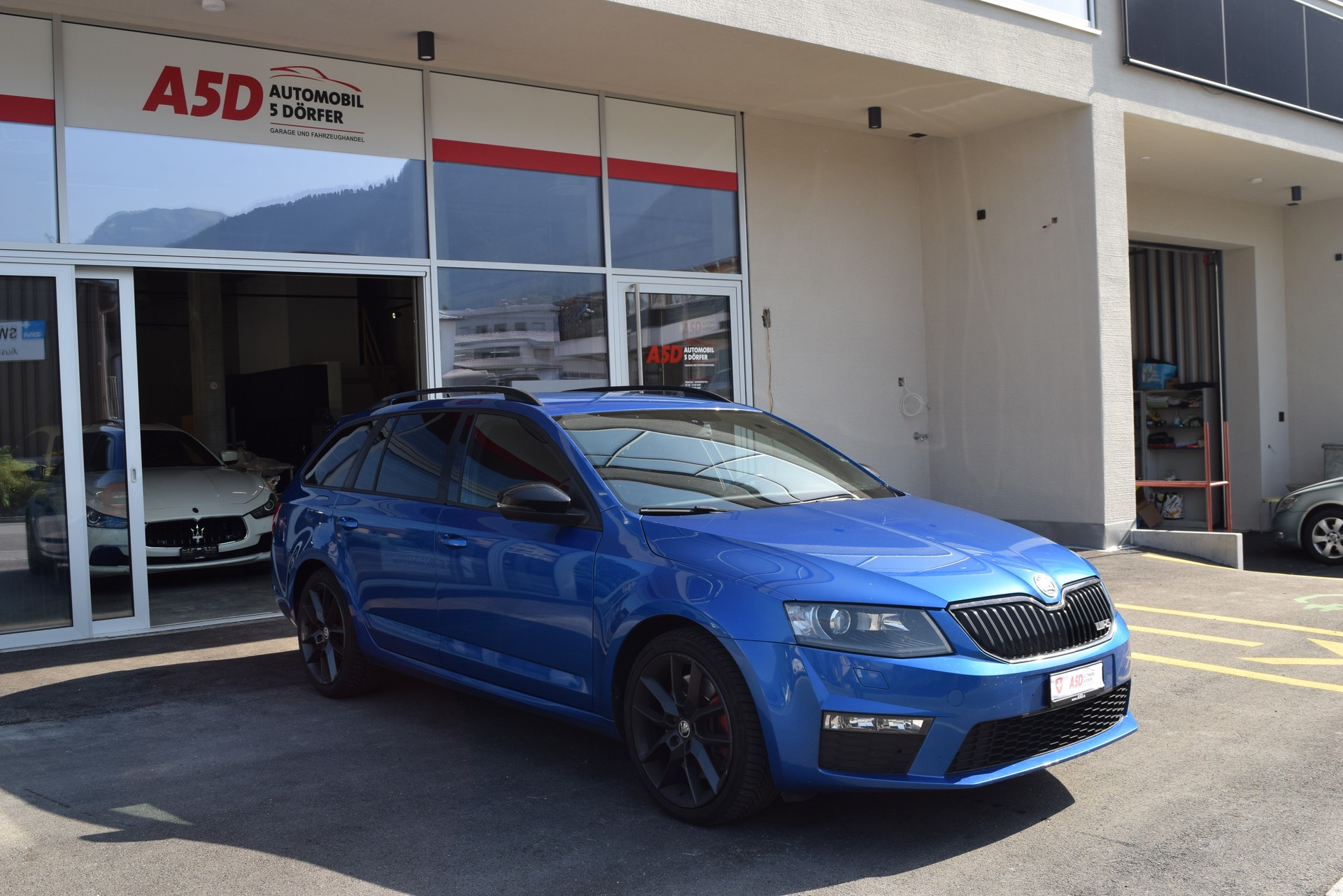 SKODA Octavia Combi 2.0 TSI RS DSG-image-2