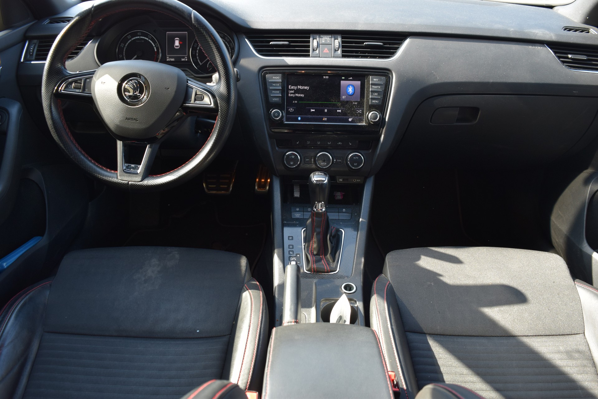 SKODA Octavia Combi 2.0 TSI RS DSG-image-11