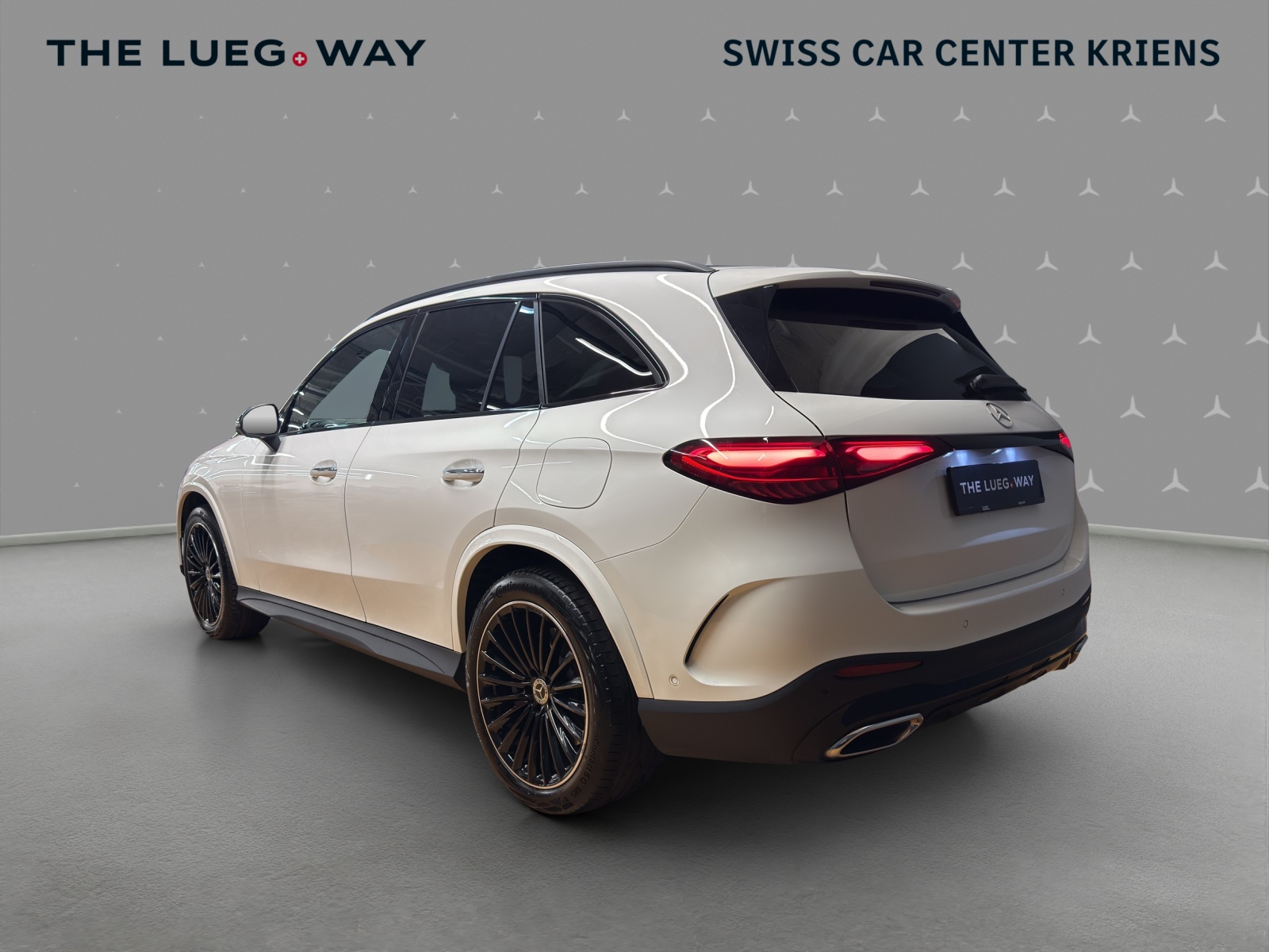 MERCEDES-BENZ GLC 400 e 4M - AMG / DISTRONIC / 360 Grad Kamera / Soundsystem / Sitzmemory-image-2