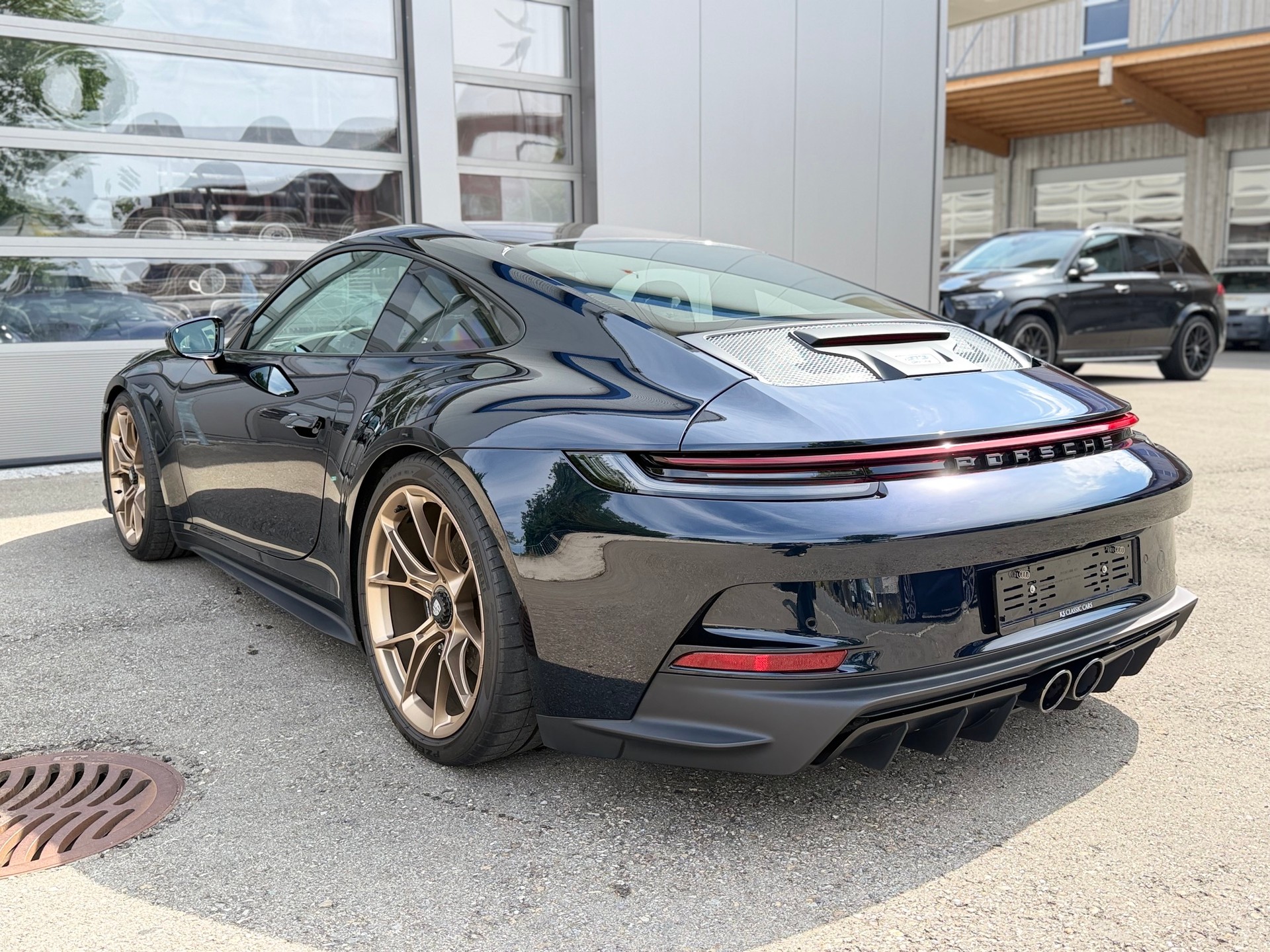 PORSCHE 911 GT3 Touring-image-4