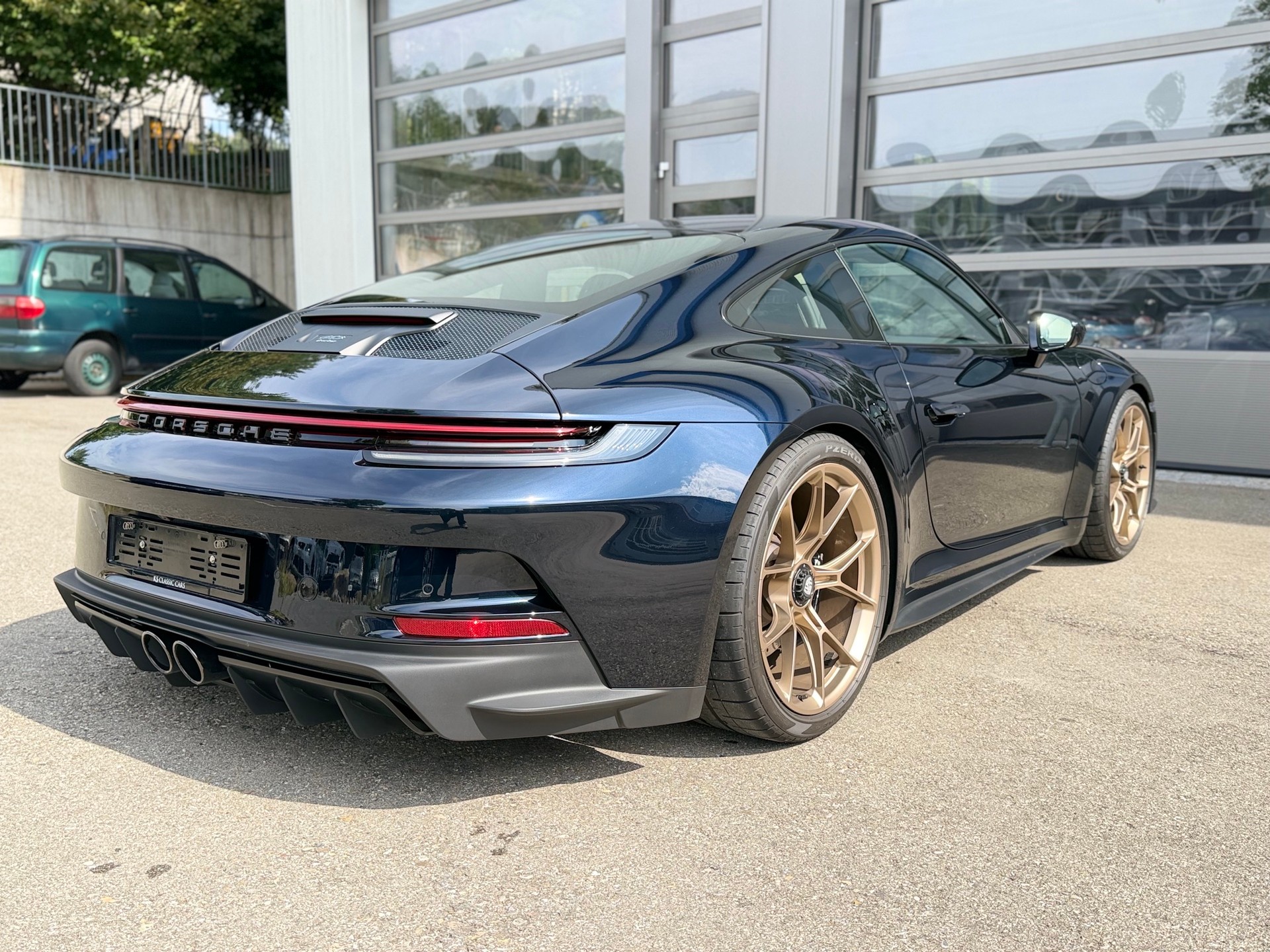 PORSCHE 911 GT3 Touring-image-3