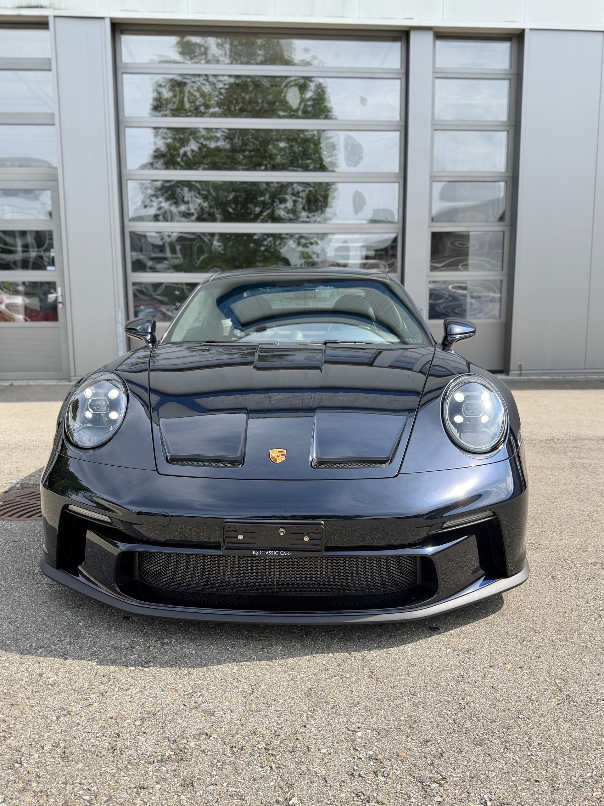 PORSCHE 911 GT3 Touring-image-1