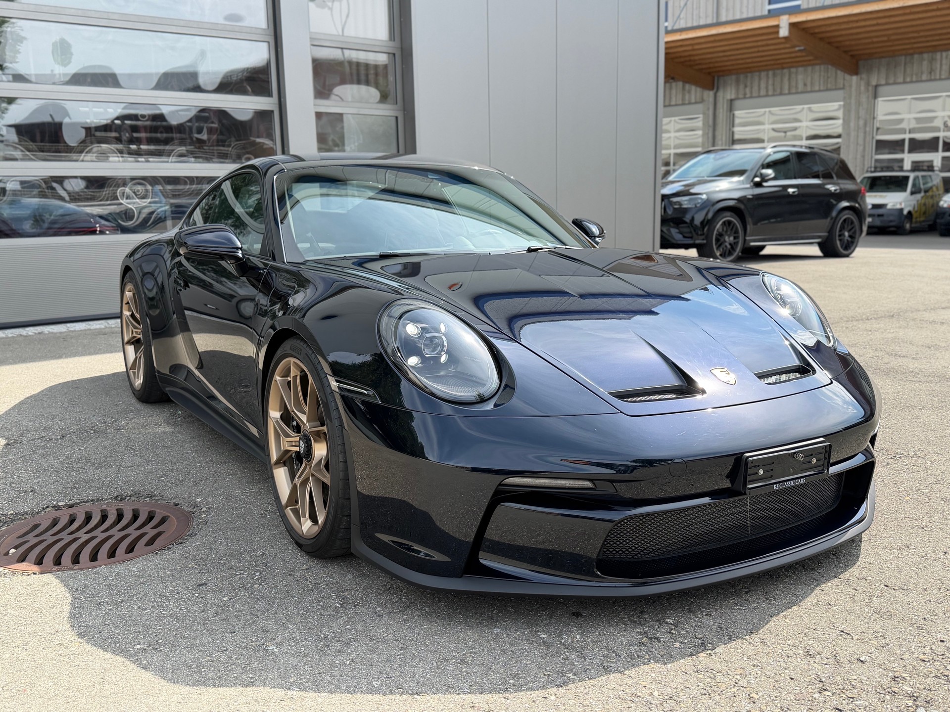PORSCHE 911 GT3 Touring-image-2