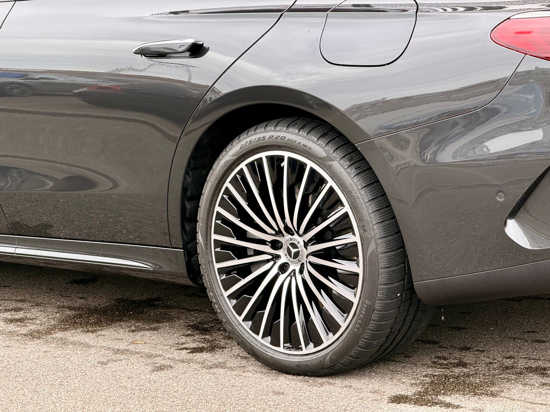 MERCEDES-BENZ E 300 de T 4Matic EQ Hybrid 9G-Tronic-image-3