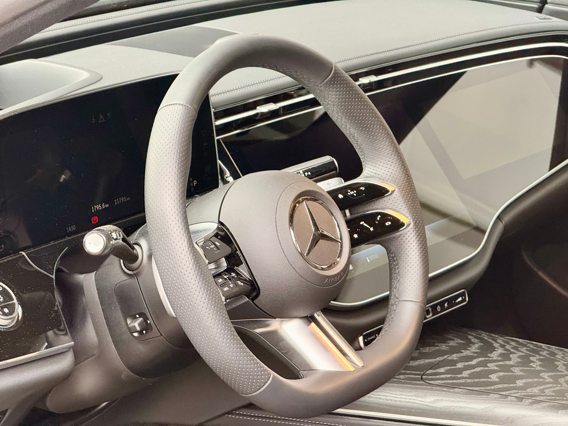 MERCEDES-BENZ E 300 de T 4Matic EQ Hybrid 9G-Tronic-image-10