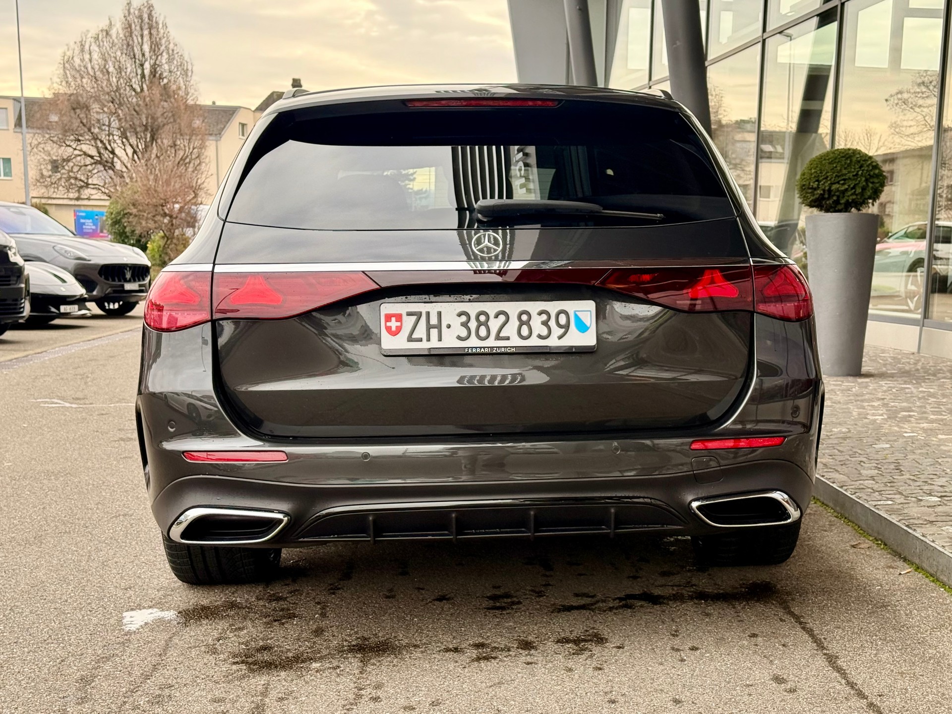 MERCEDES-BENZ E 300 de T 4Matic EQ Hybrid 9G-Tronic-image-4