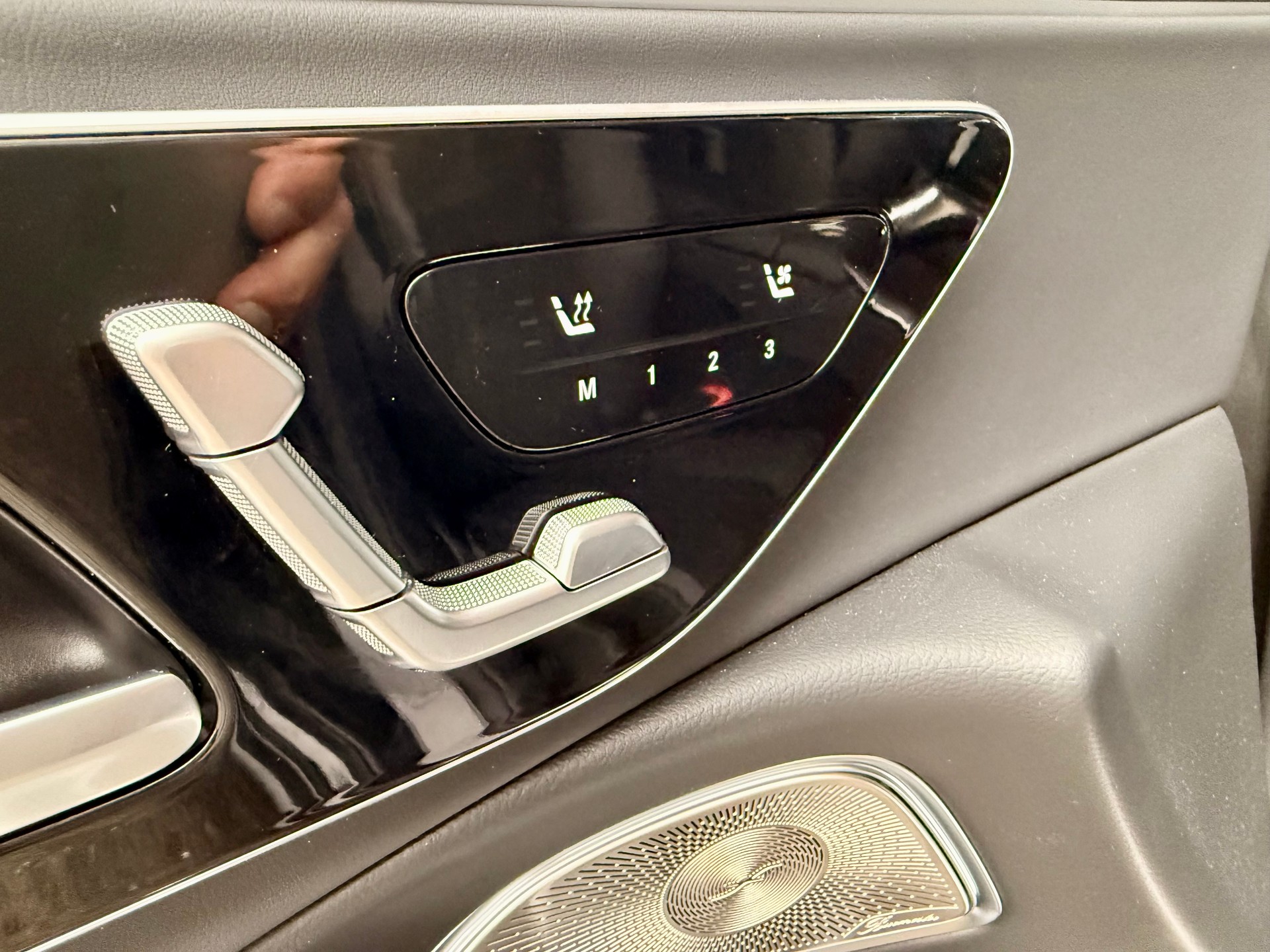 MERCEDES-BENZ E 300 de T 4Matic EQ Hybrid 9G-Tronic-image-11
