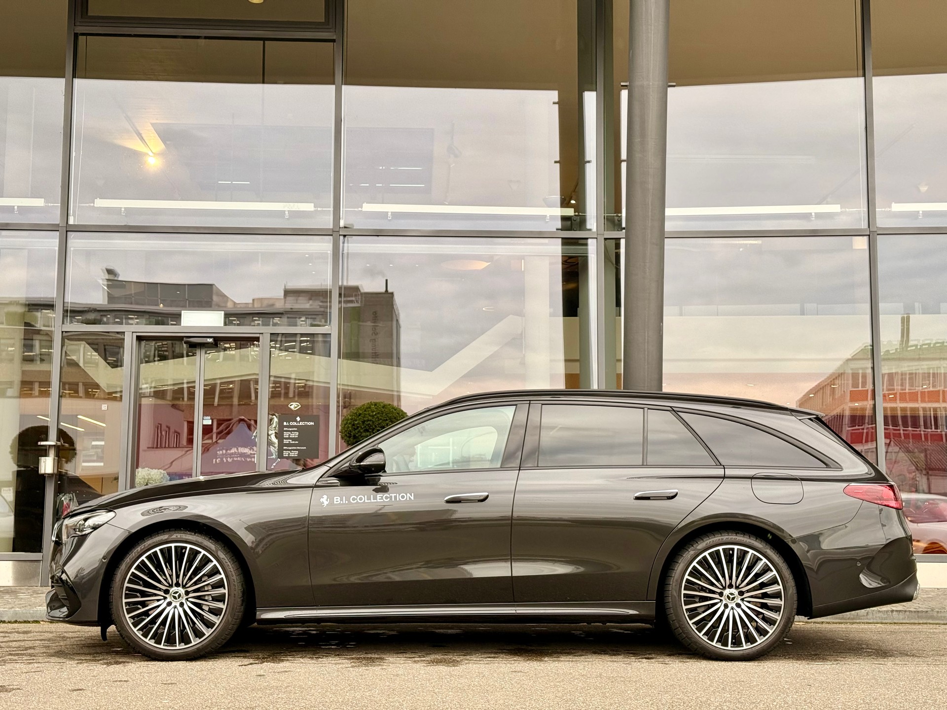 MERCEDES-BENZ E 300 de T 4Matic EQ Hybrid 9G-Tronic-image-1
