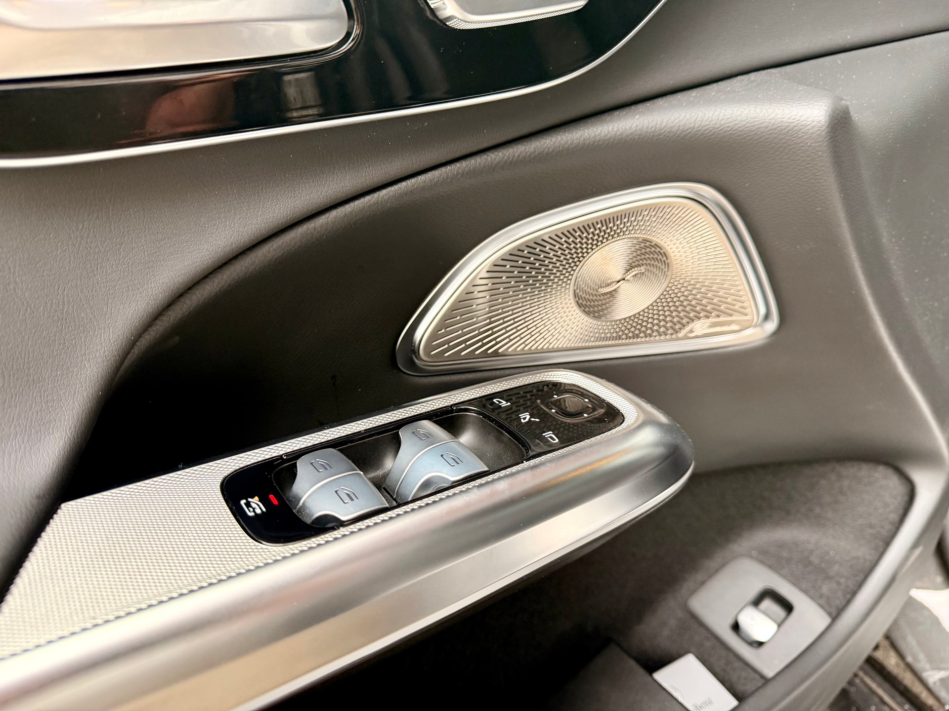 MERCEDES-BENZ E 300 de T 4Matic EQ Hybrid 9G-Tronic-image-12