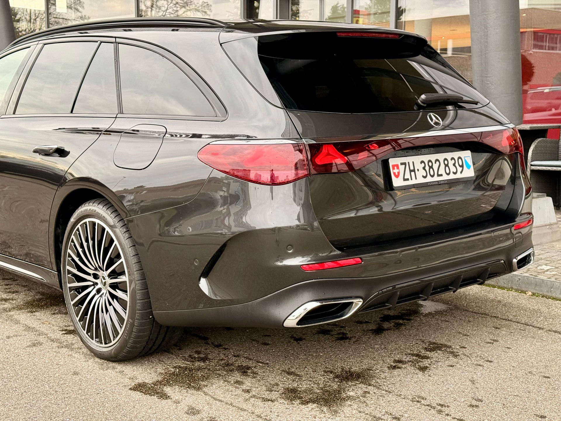 MERCEDES-BENZ E 300 de T 4Matic EQ Hybrid 9G-Tronic-image-5