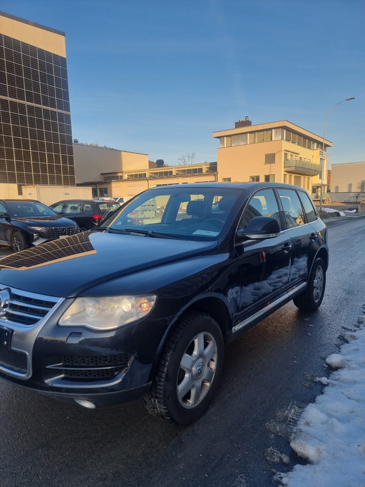 VW Touareg 4.2 V8 FSI Automatic-image-1