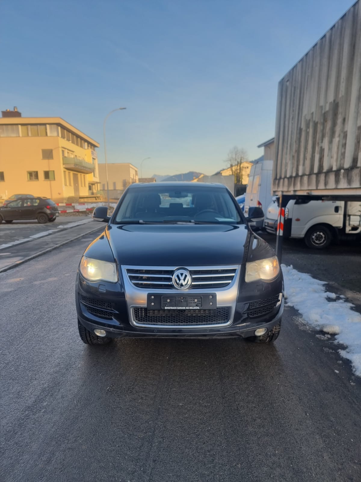 VW Touareg 4.2 V8 FSI Automatic-image-0
