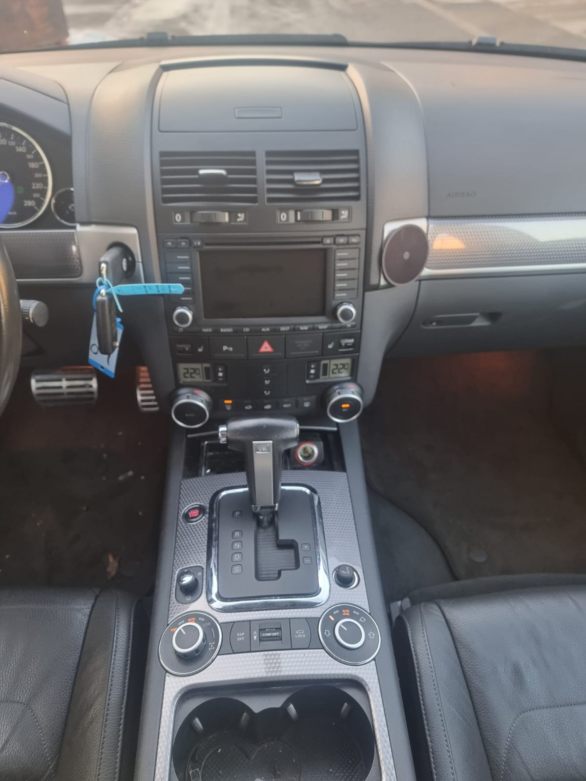 VW Touareg 4.2 V8 FSI Automatic-image-8