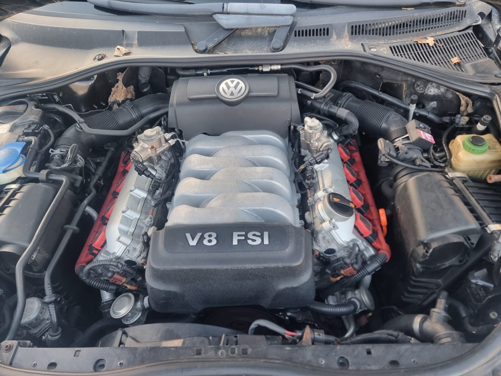 VW Touareg 4.2 V8 FSI Automatic-image-10