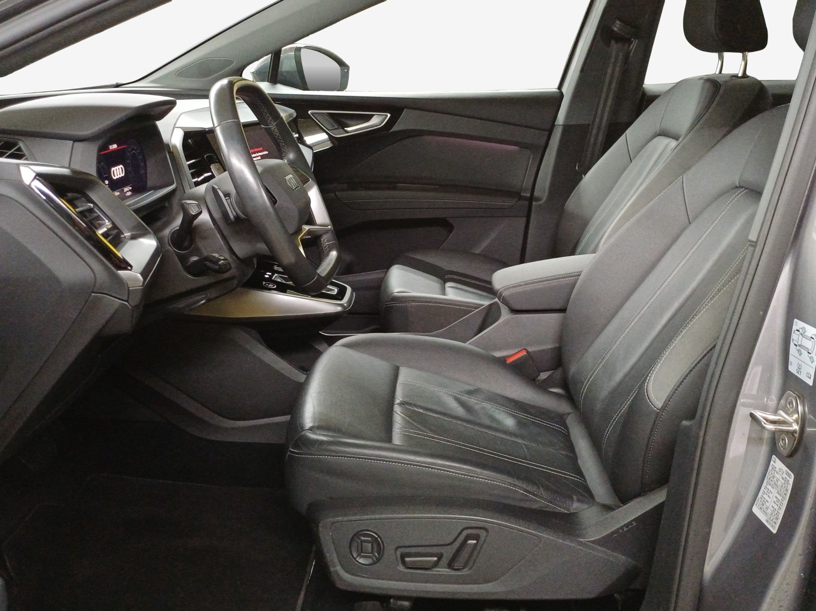 AUDI Q4 e-tron 50 quattro-image-8