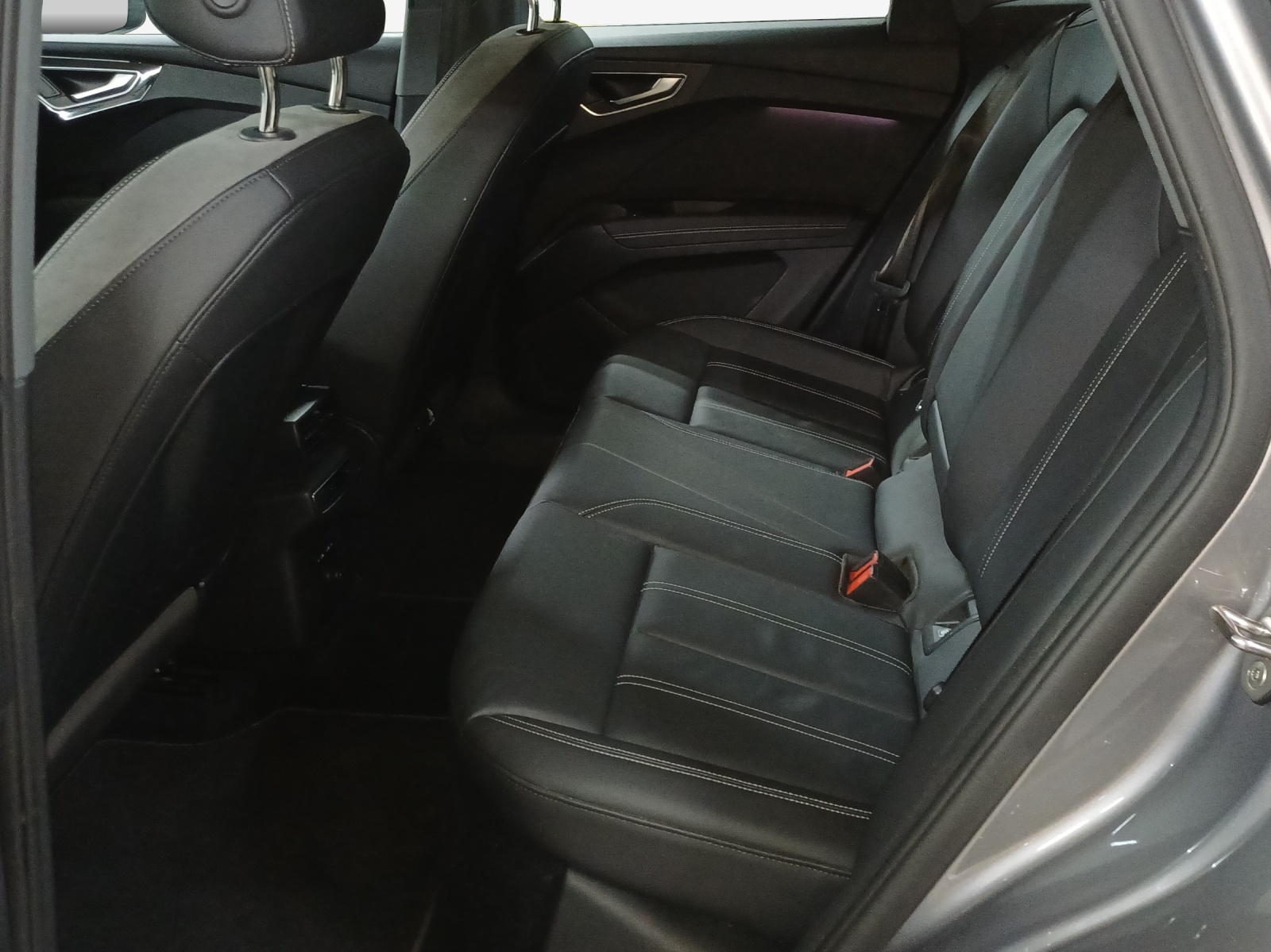 AUDI Q4 e-tron 50 quattro-image-12