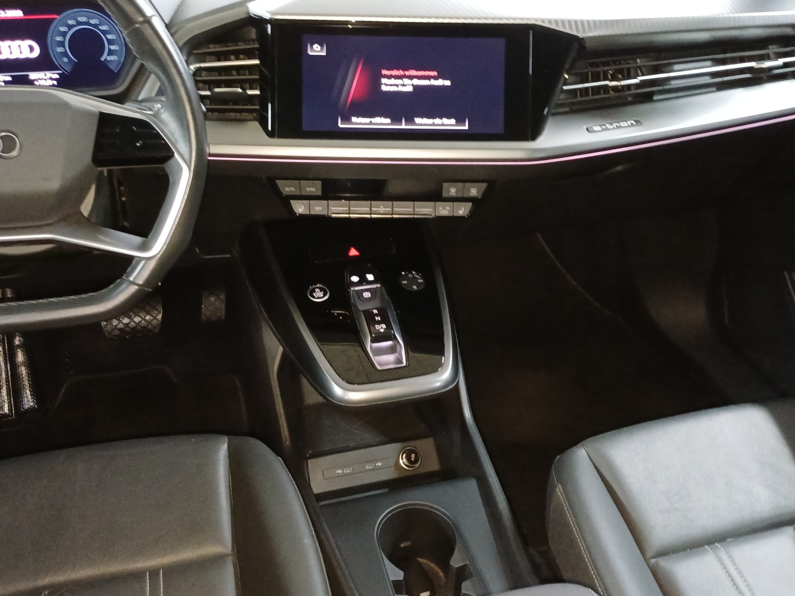 AUDI Q4 e-tron 50 quattro-image-11