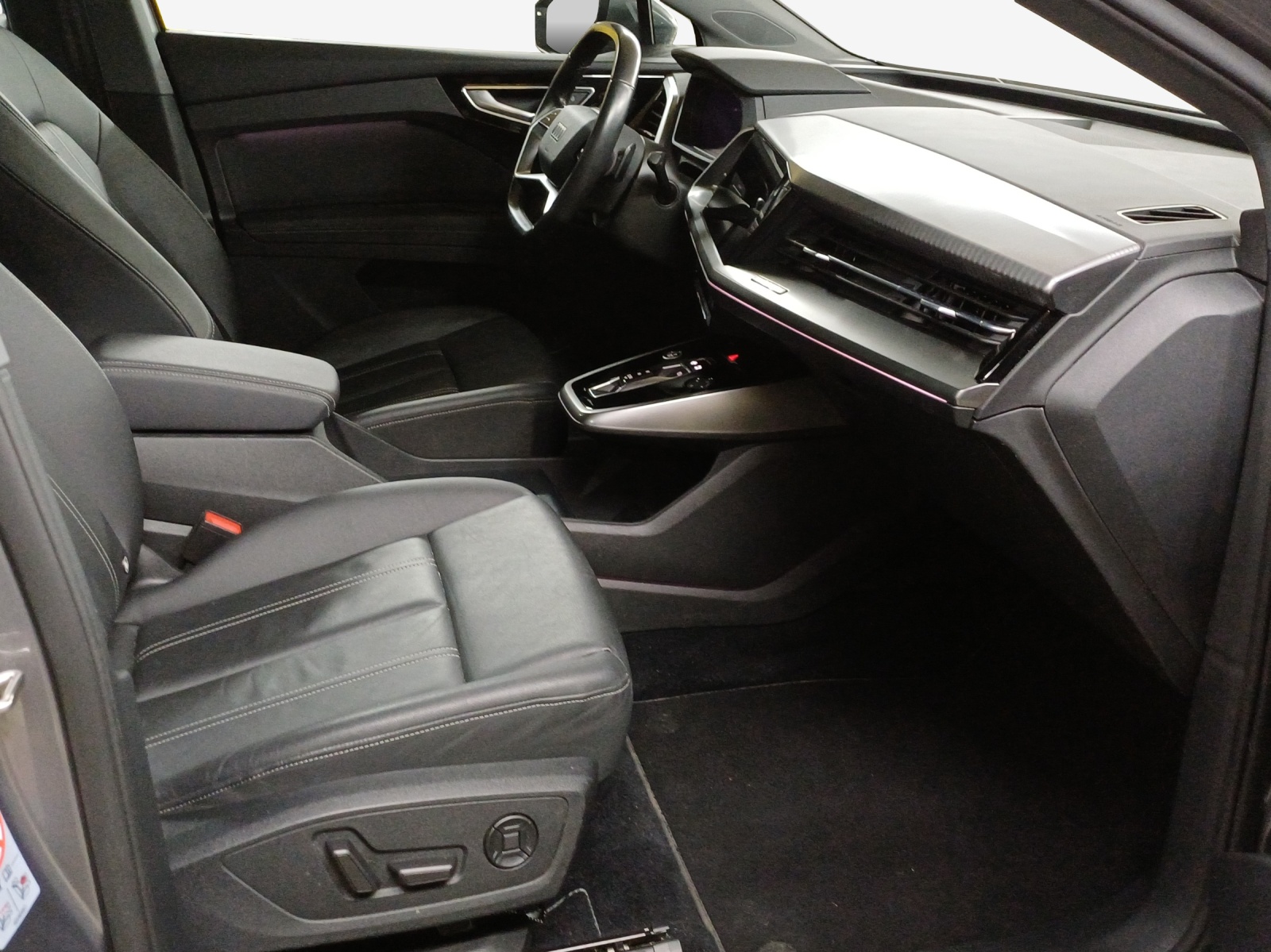 AUDI Q4 e-tron 50 quattro-image-14