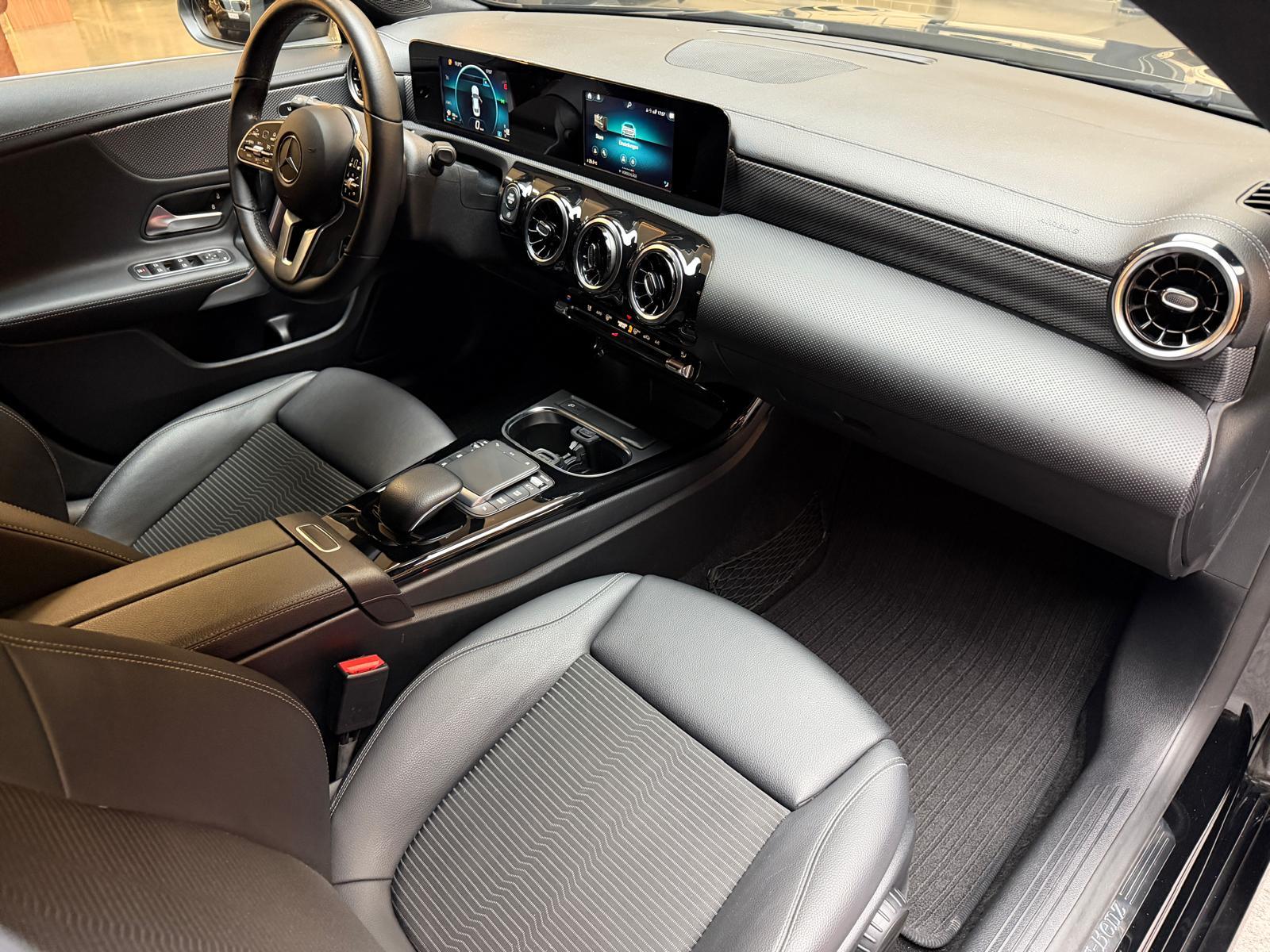 MERCEDES-BENZ CLA 200 d Progressive-image-17