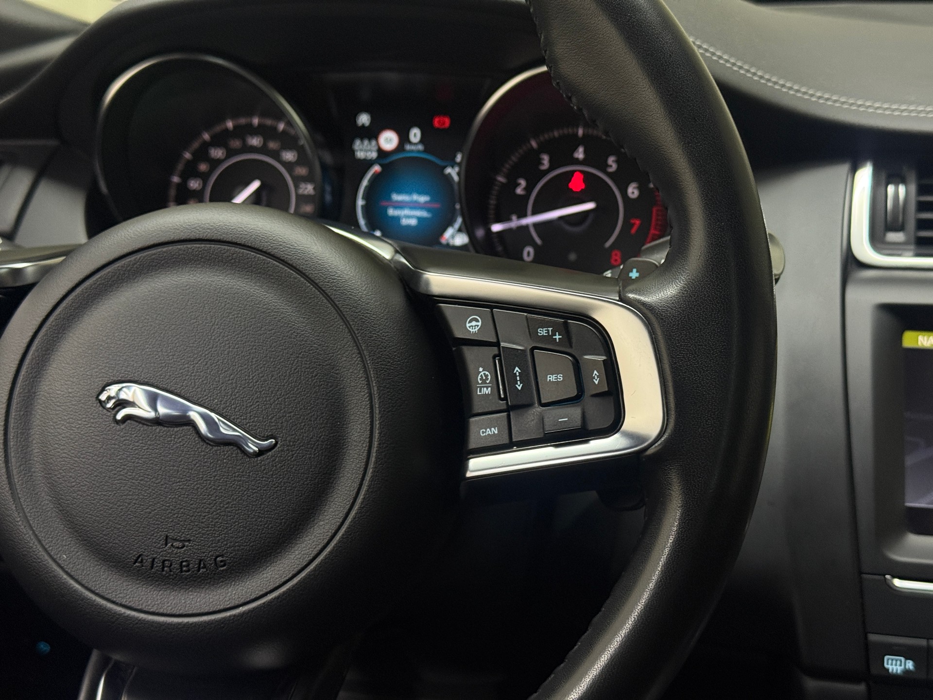 JAGUAR E-Pace P200 R-Dynamic S AWD Automatik-image-15